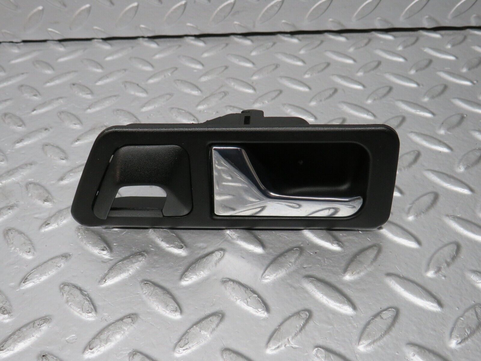 31634 Mercedes-Benz W201 190LE 1.8L Front Left Interior Door Handle 2017660164