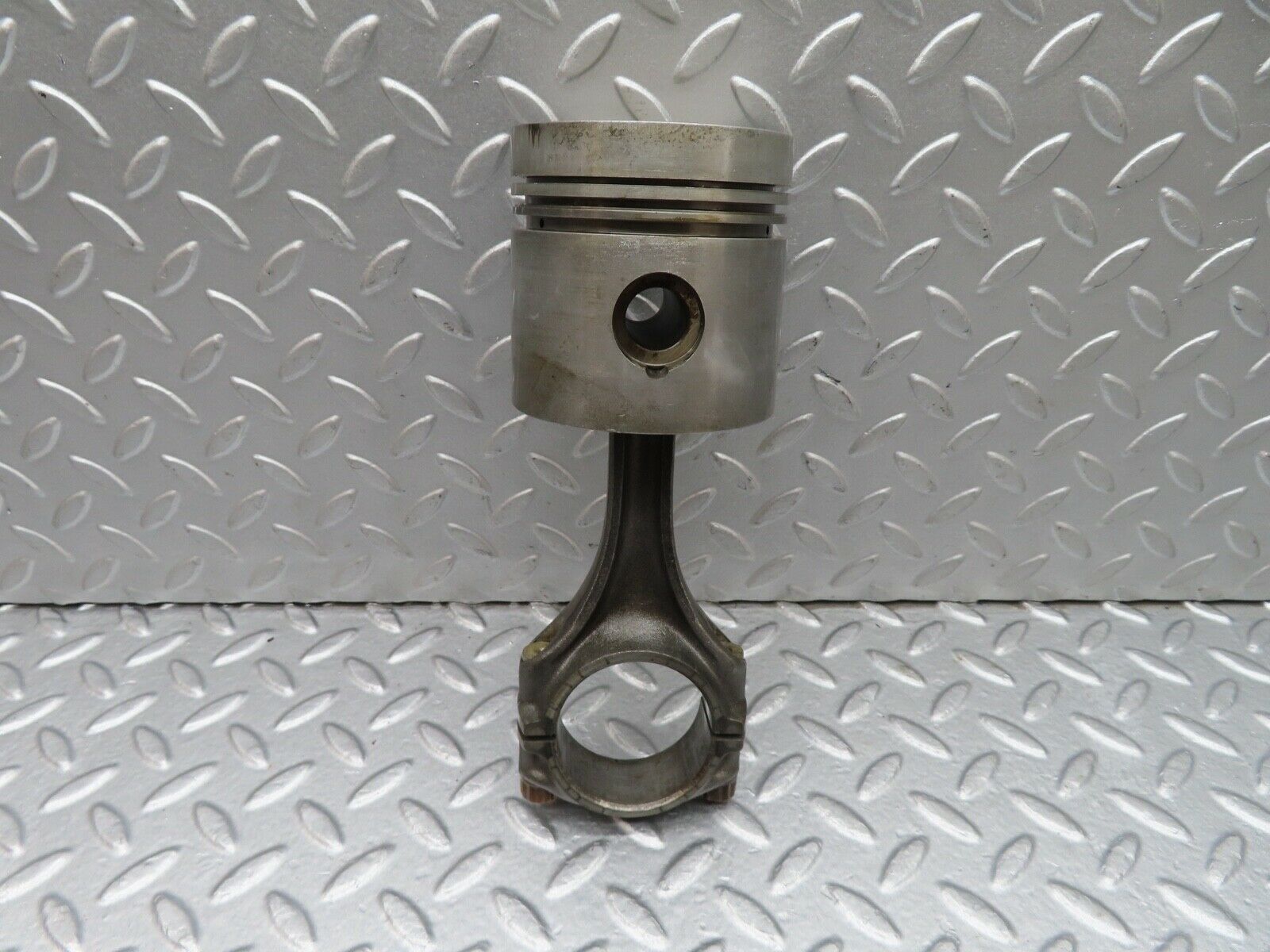18100 Mercedes-Benz W123 200 Piston With Connecting Rod 86.00 mm