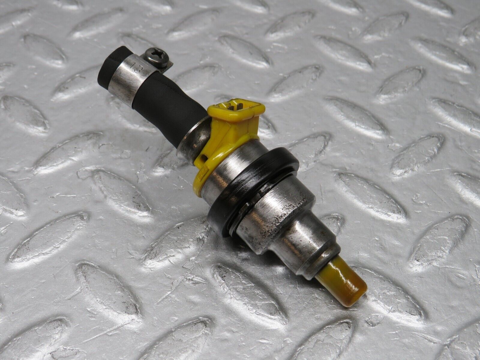 37574 Mercedes-Benz W109 300SEL Fuel Injector Bosch 0280150034