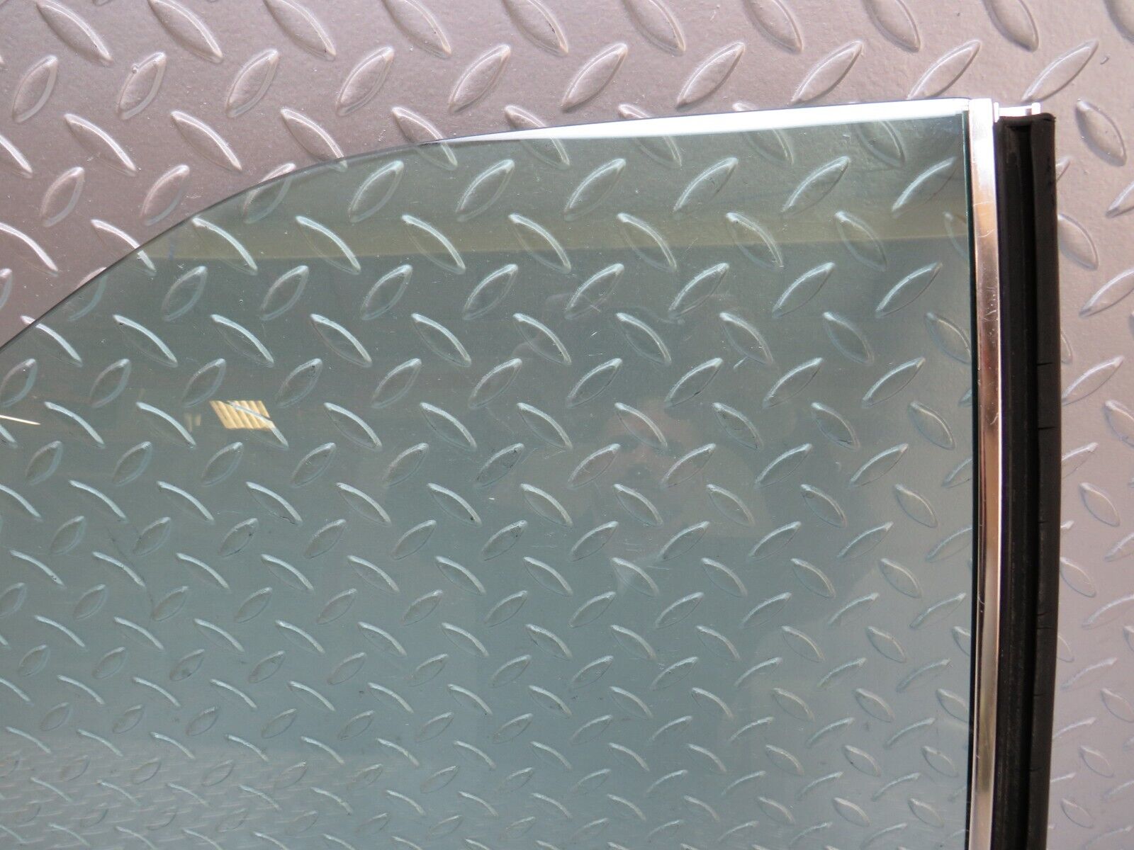 34412 Mercedes-Benz C126 380SEC Coupe Rear Right Window Glass