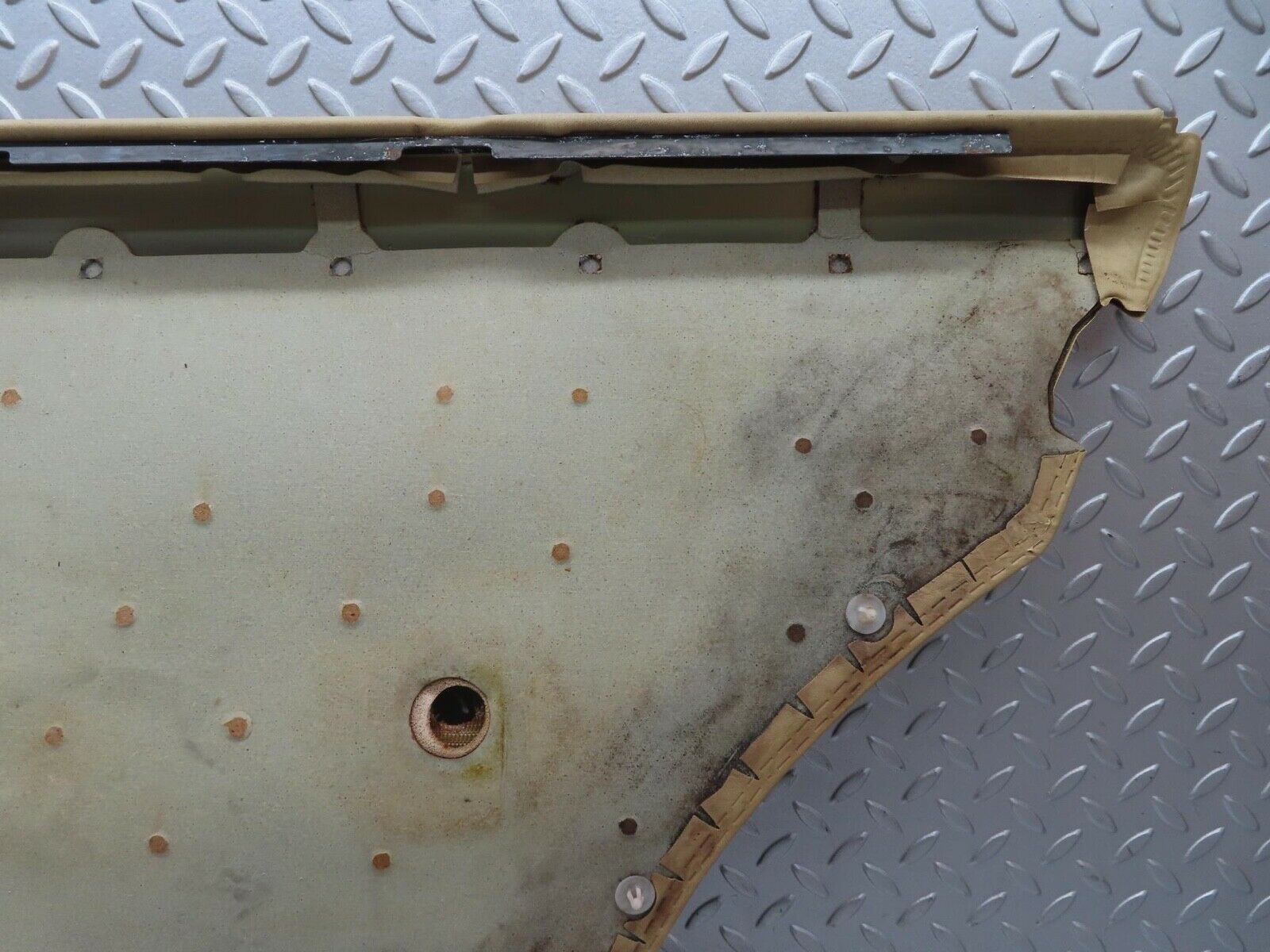 13512 Mercedes-Benz W123 200 Rear Left Door Card Cream