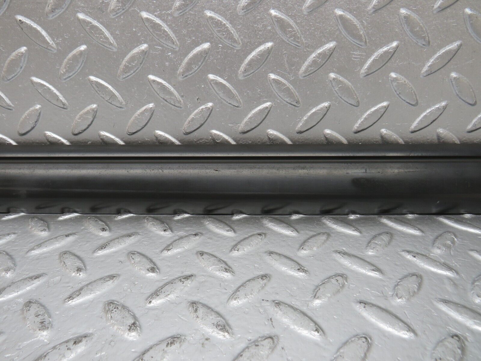 33959 Mercedes-Benz W124 260E Rear Left Door Centre Moulding Trim