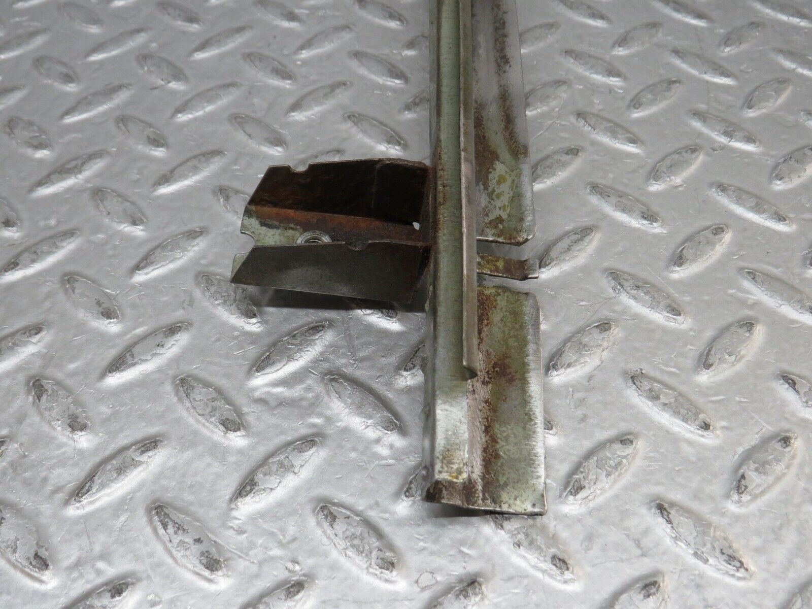 37289 Mercedes-Benz W109 300SEL Front Right Door Window Channel