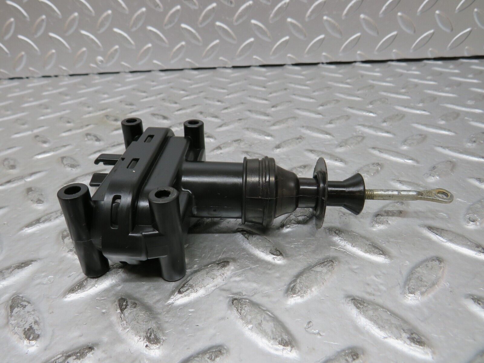 27496 Mercedes-Benz S124 300TE Wagon Door Lock Vacuum Actuator Rear Right