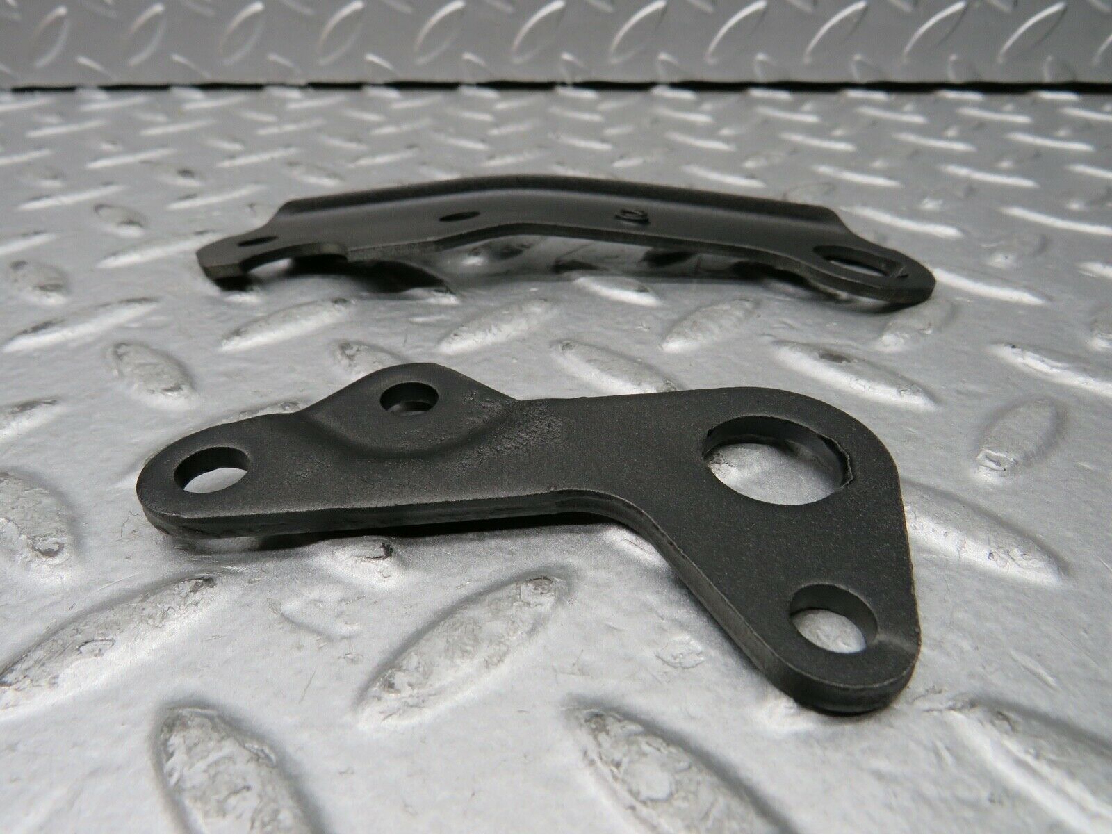 21896 Mercedes-Benz W126 300SE Engine Lifting Eyes Hooks