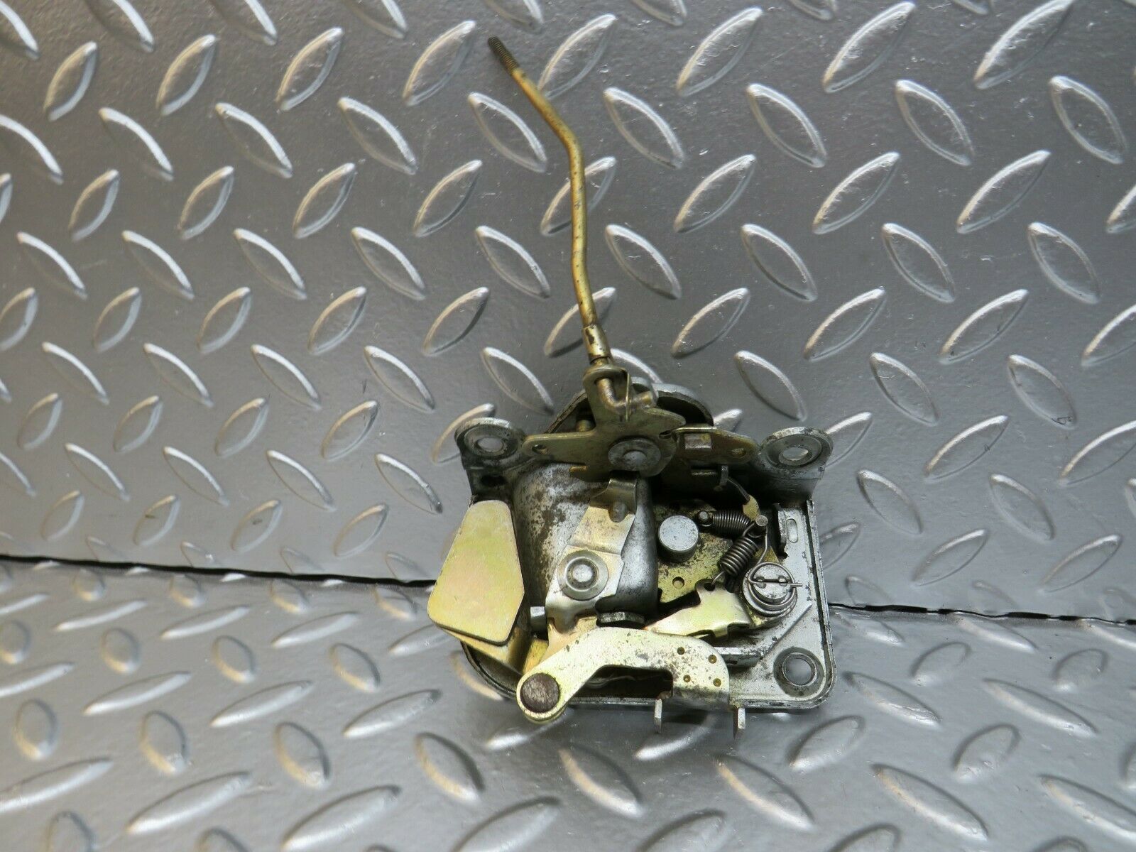 24570 Mercedes-Benz W108 Front Right Door Lock Mechanism