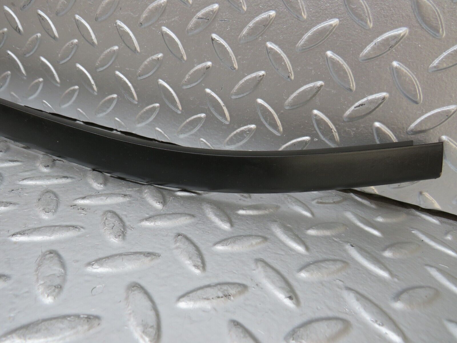 27758 Mercedes-Benz S124 300TE Wagon Roof Moulding Trim