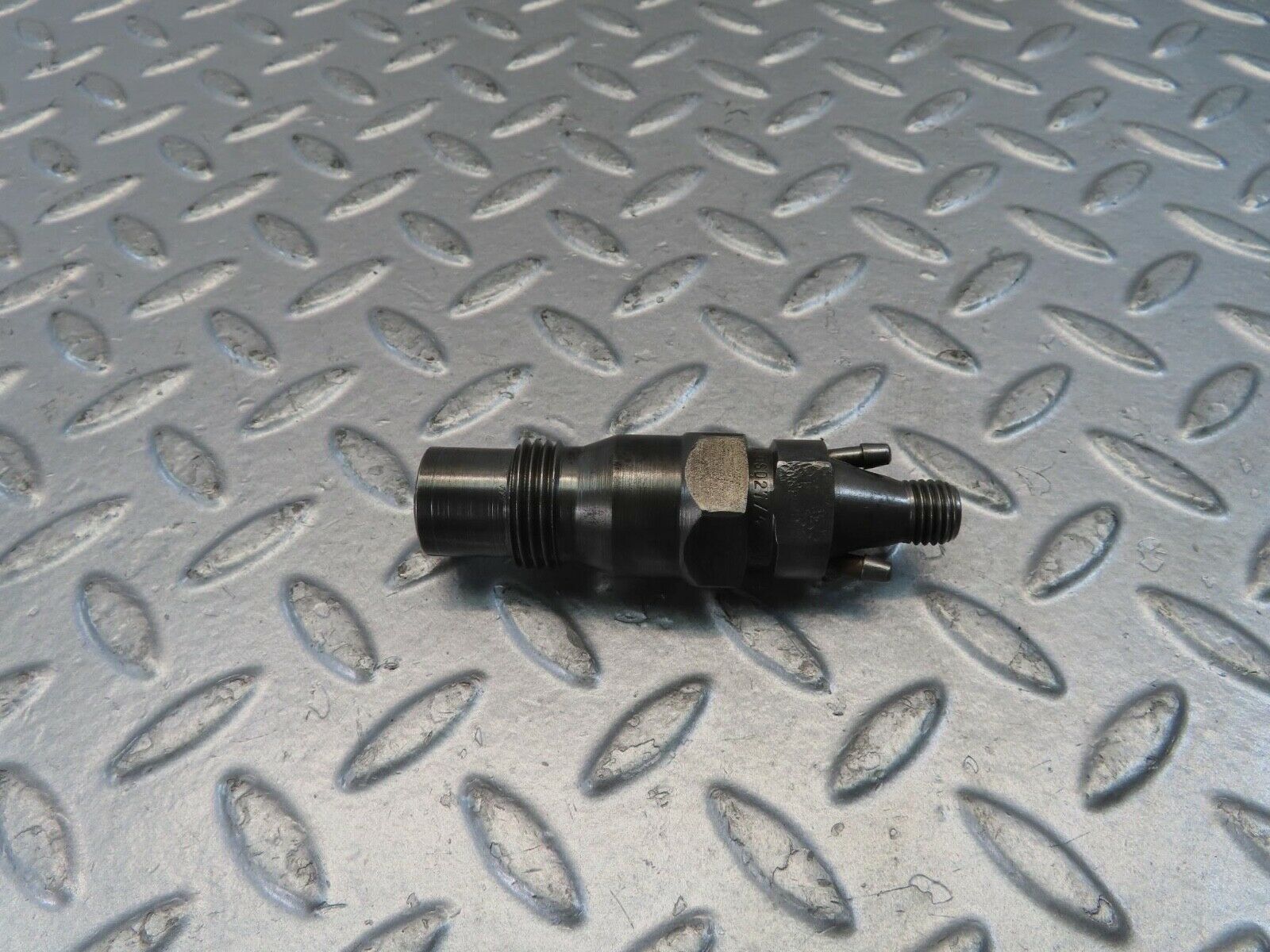 10982 Mercedes-Benz W115 220D Fuel Injector Bosch KCA30sd27/4