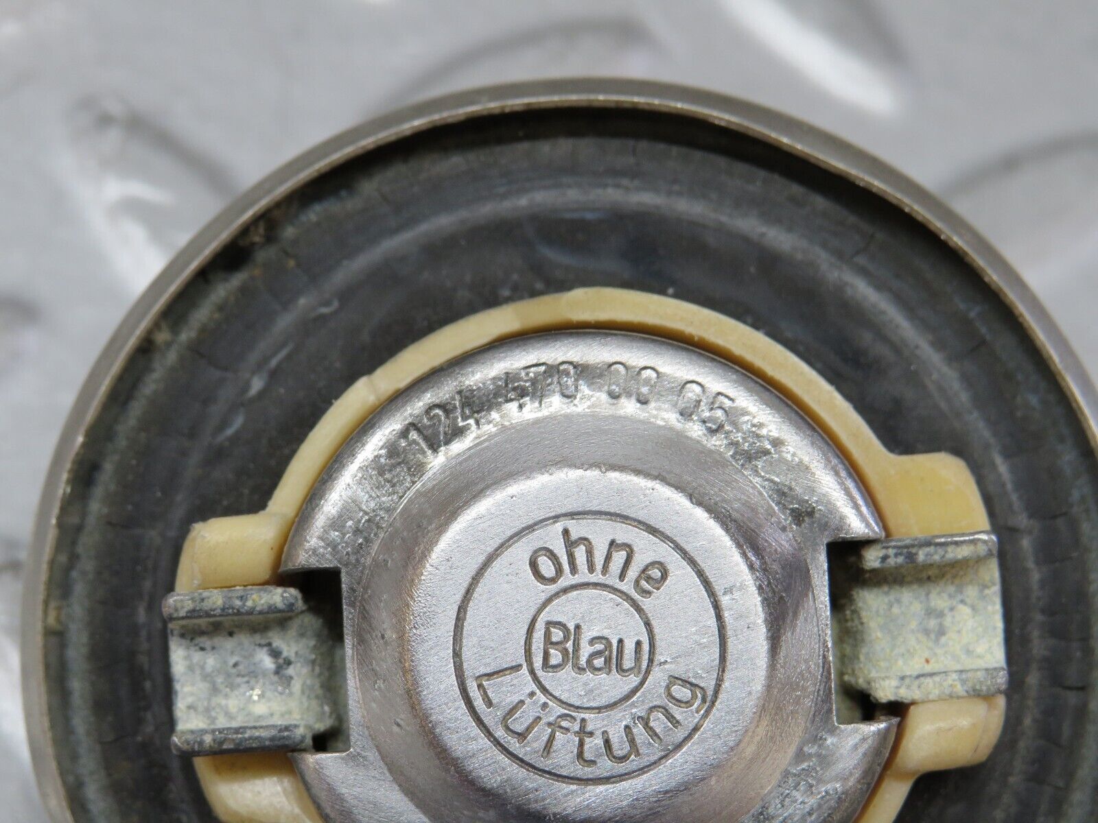 36335 Mercedes-Benz W126 420SE Fuel Tank Cap 1244700005