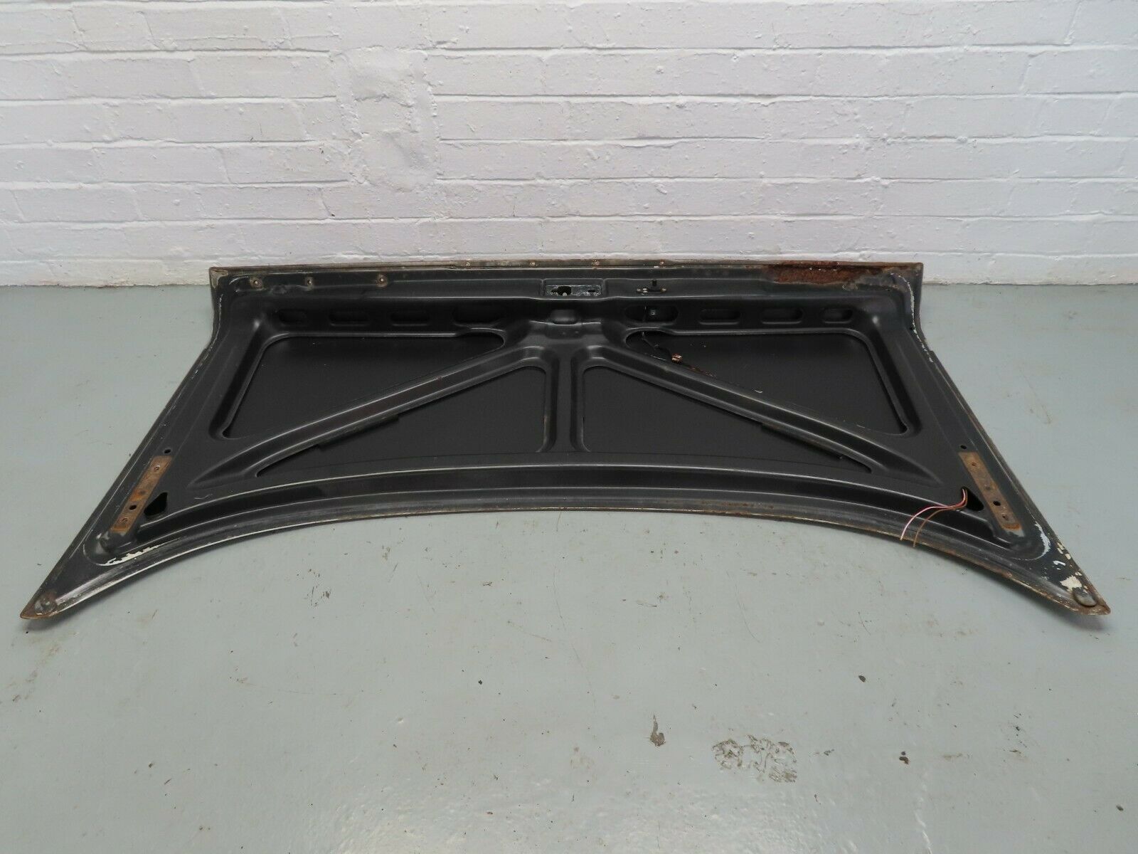 6861 Mercedes-Benz C107 350SLC Coupe Boot Lid Trunk Door