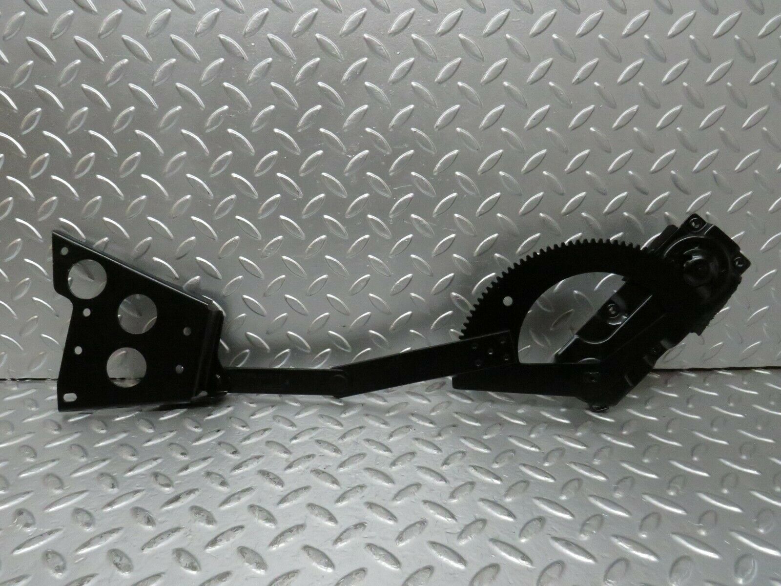 23821 Mercedes-Benz C107 450SLC Rear Right Manual Window Regulator 1076730203