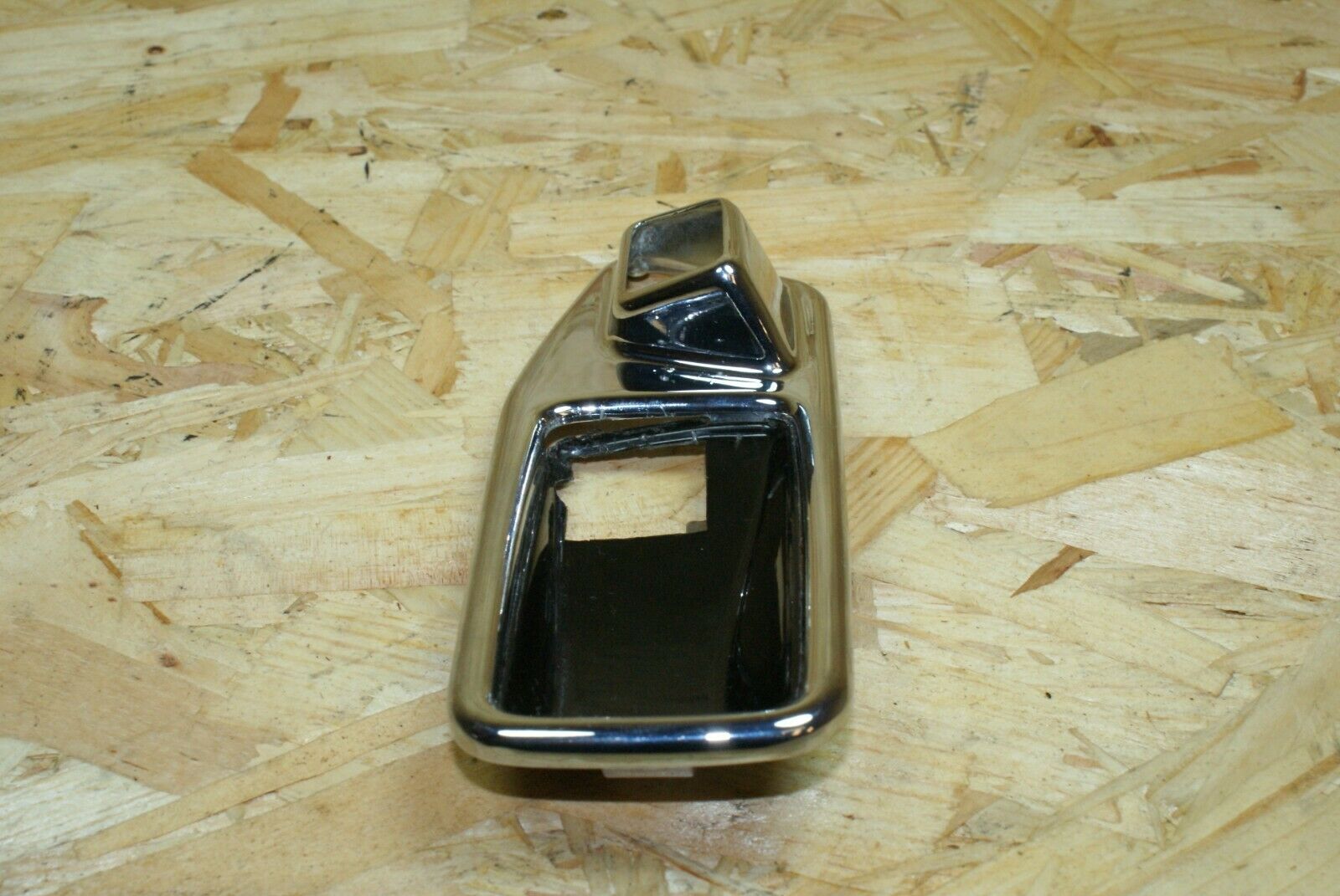 2254 Mercedes-Benz W123 280E Chrome Frame For Door Opener Left 1167660111