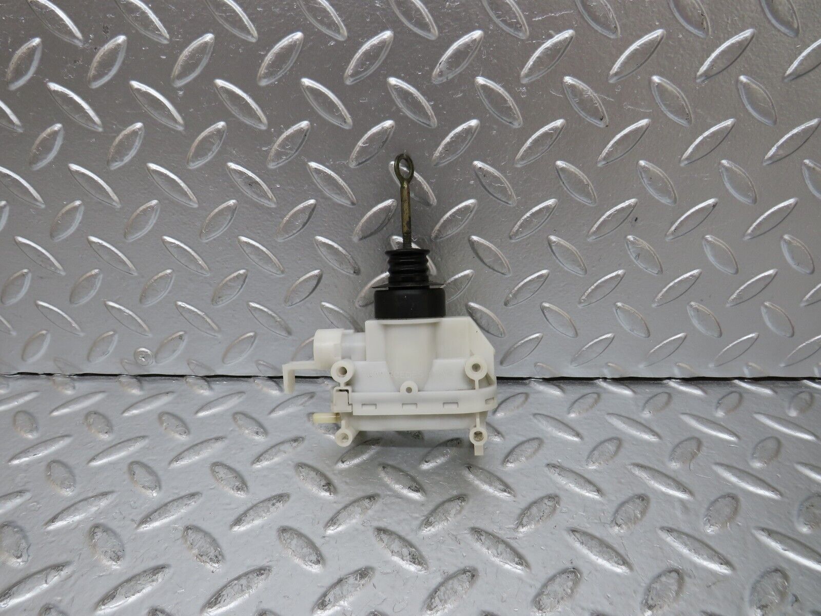 25313 Mercedes-Benz W201 190D Front Left Door Lock Actuator