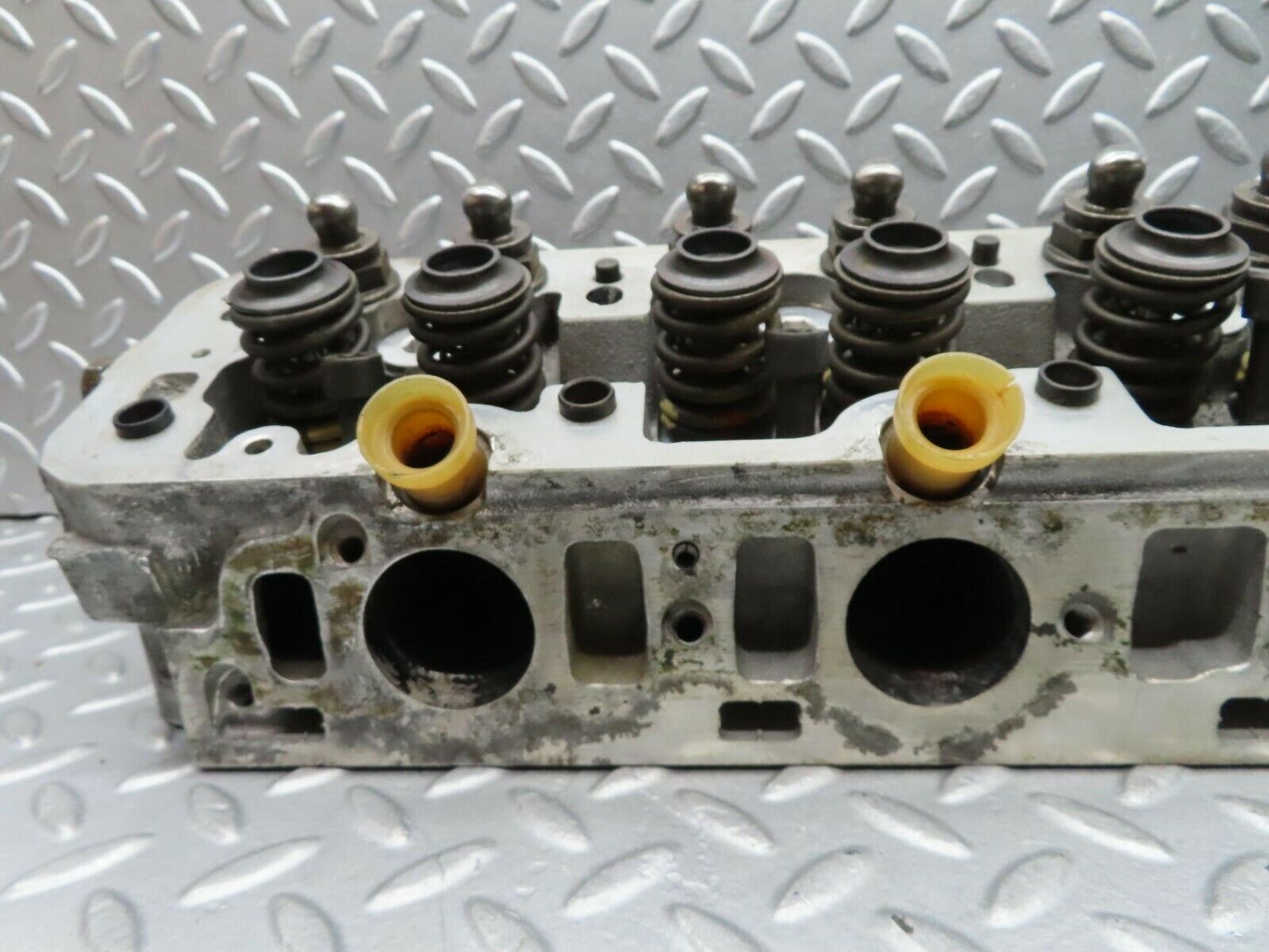 16677 Mercedes-Benz C107 380SLC Cylinder Head Right Side 1160163001