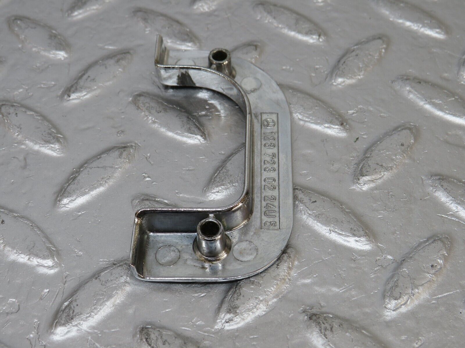 34315 Mercedes-Benz C126 380SEC Right Interior Chrome Door Latch 1237230224