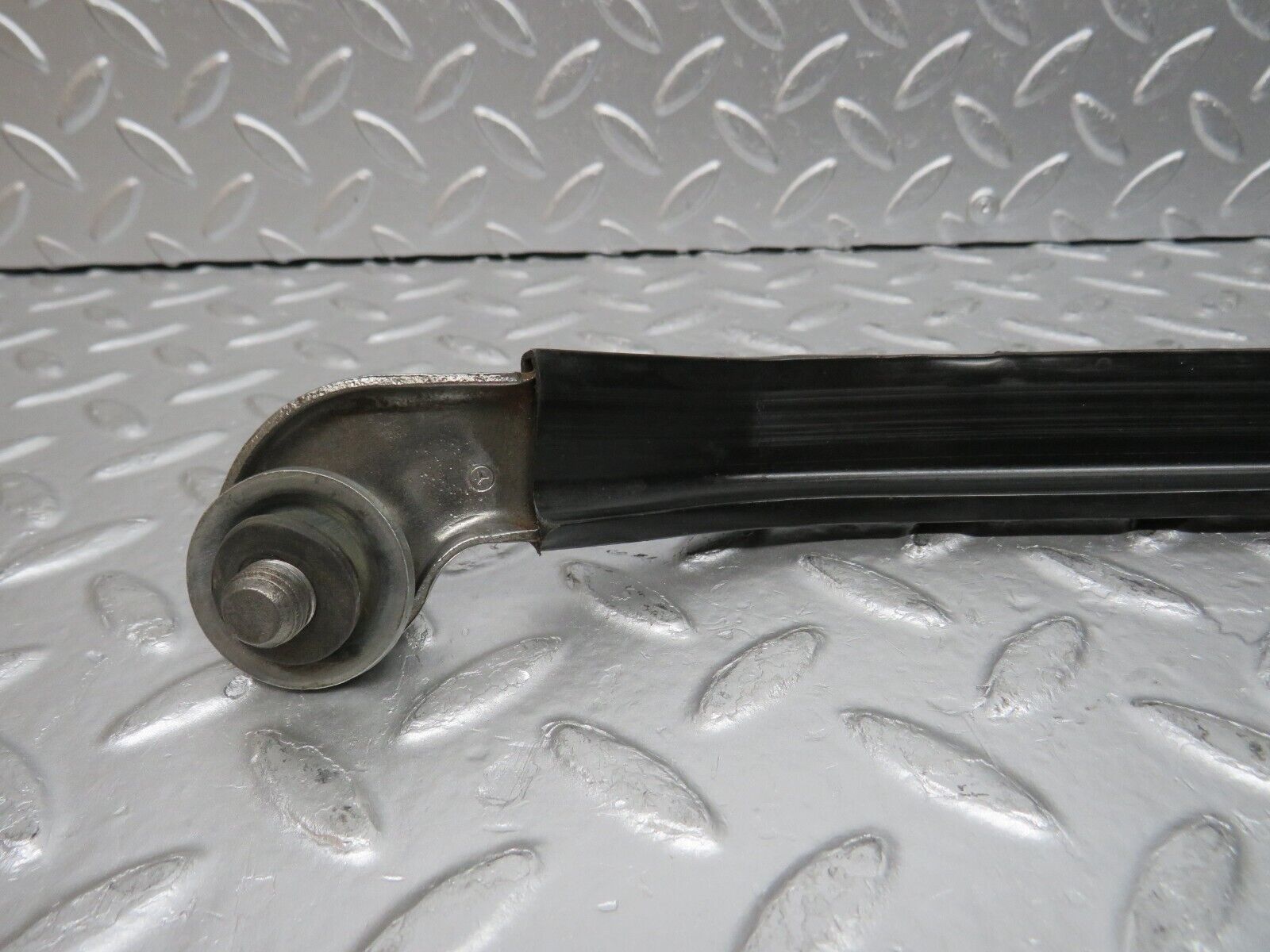 0095 Mercedes-Benz W116 350SE Seat Belt Runner Left