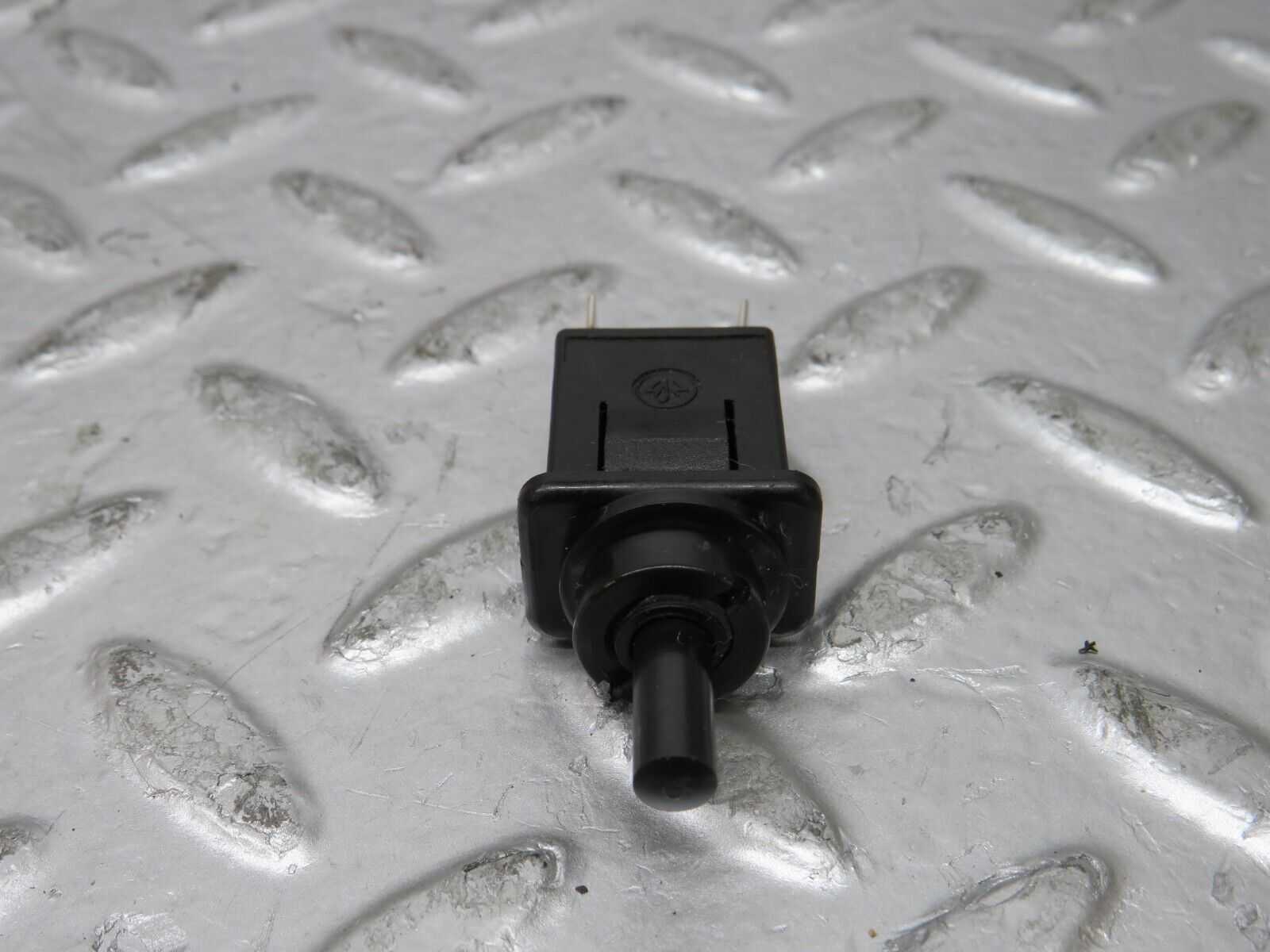 26207 Mercedes-Benz W116 450SE Door Contact Switch 0008212852