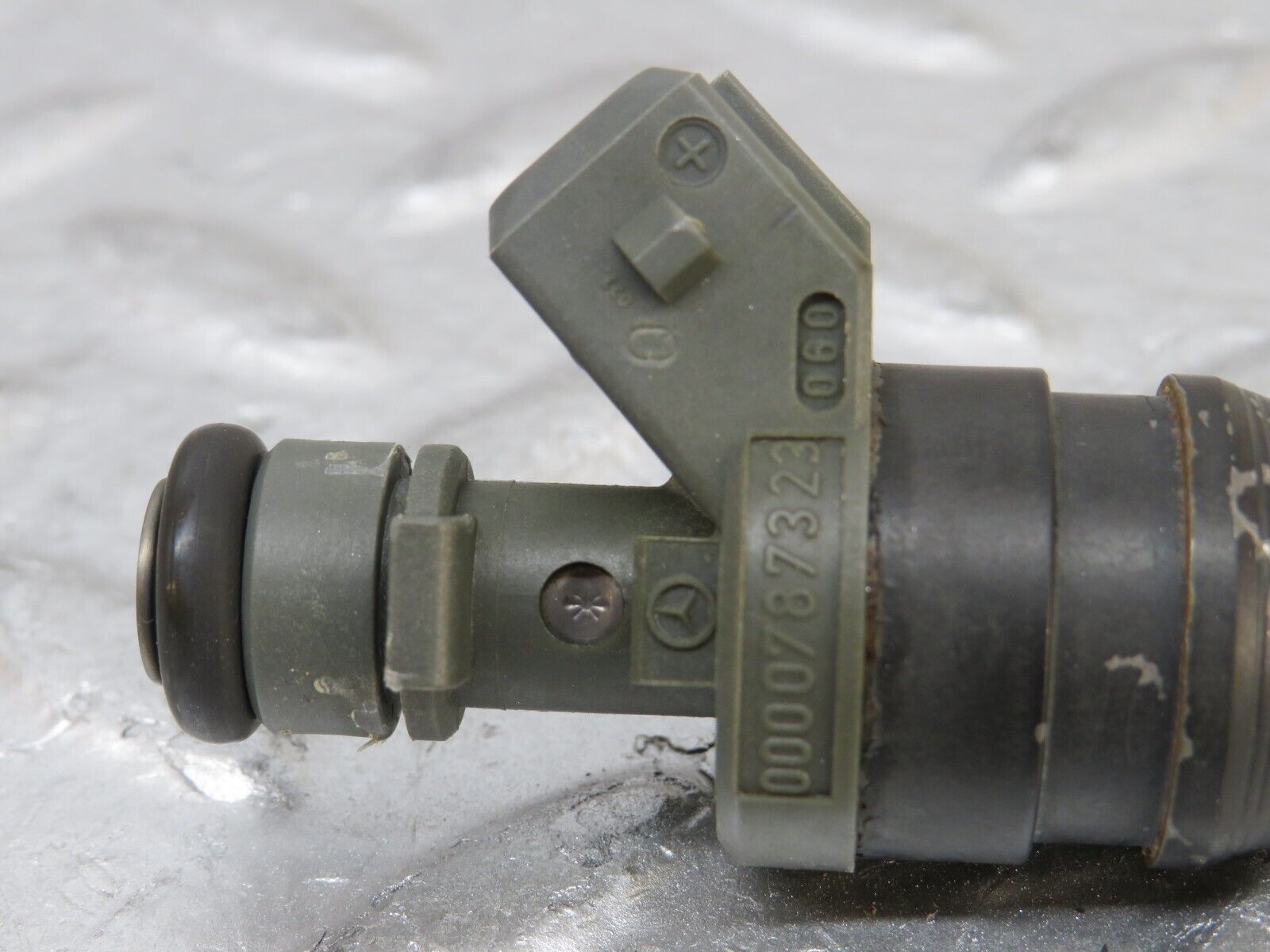 26716 Mercedes-Benz C124 220CE Coupe Fuel Injector Bosch 0000787323 0280155209