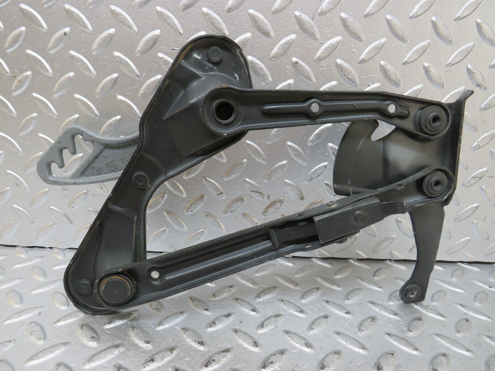 26672 Mercedes-Benz C124 220CE Coupe Bonnet Hinge Right Side 1298870174