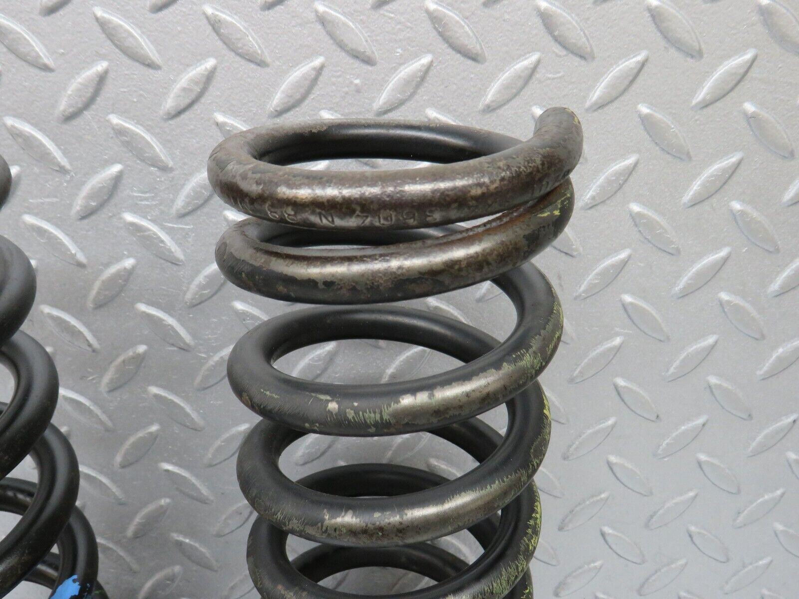 39021 Mercedes-Benz W201 190E 2.6L Rear Coil Spring Pair 2013243604