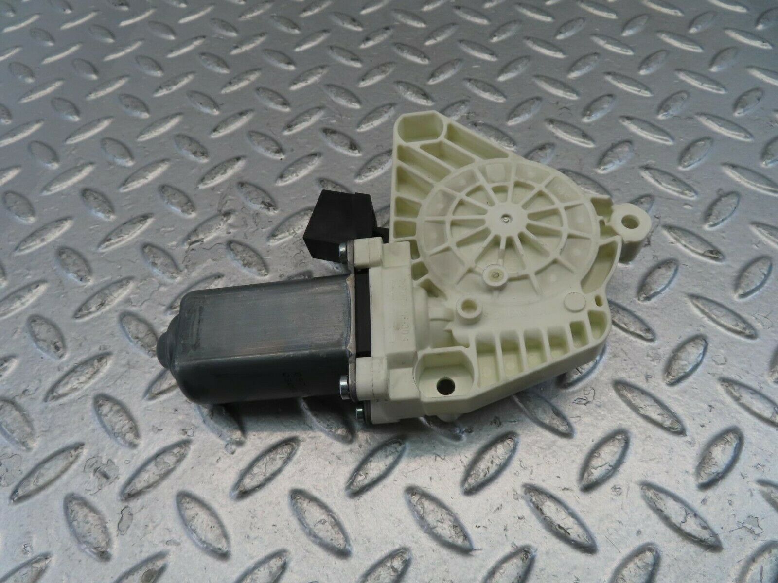 11192 Mercedes-Benz W221 S320 Rear Left Door Window Regulator Motor 997460100