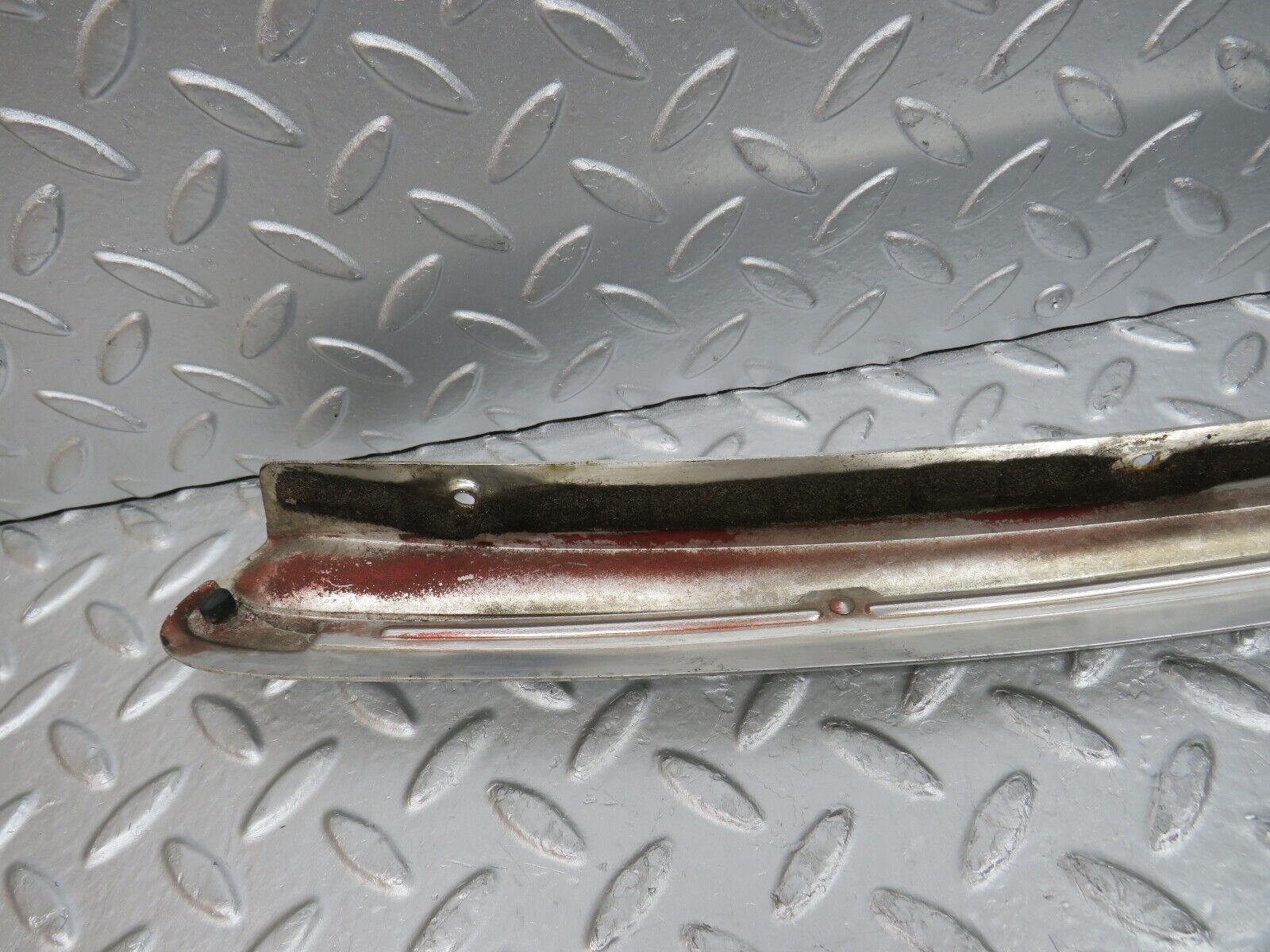 0084 Mercedes-Benz W116 350SE Roof Chrome Moulding Trim Right Side