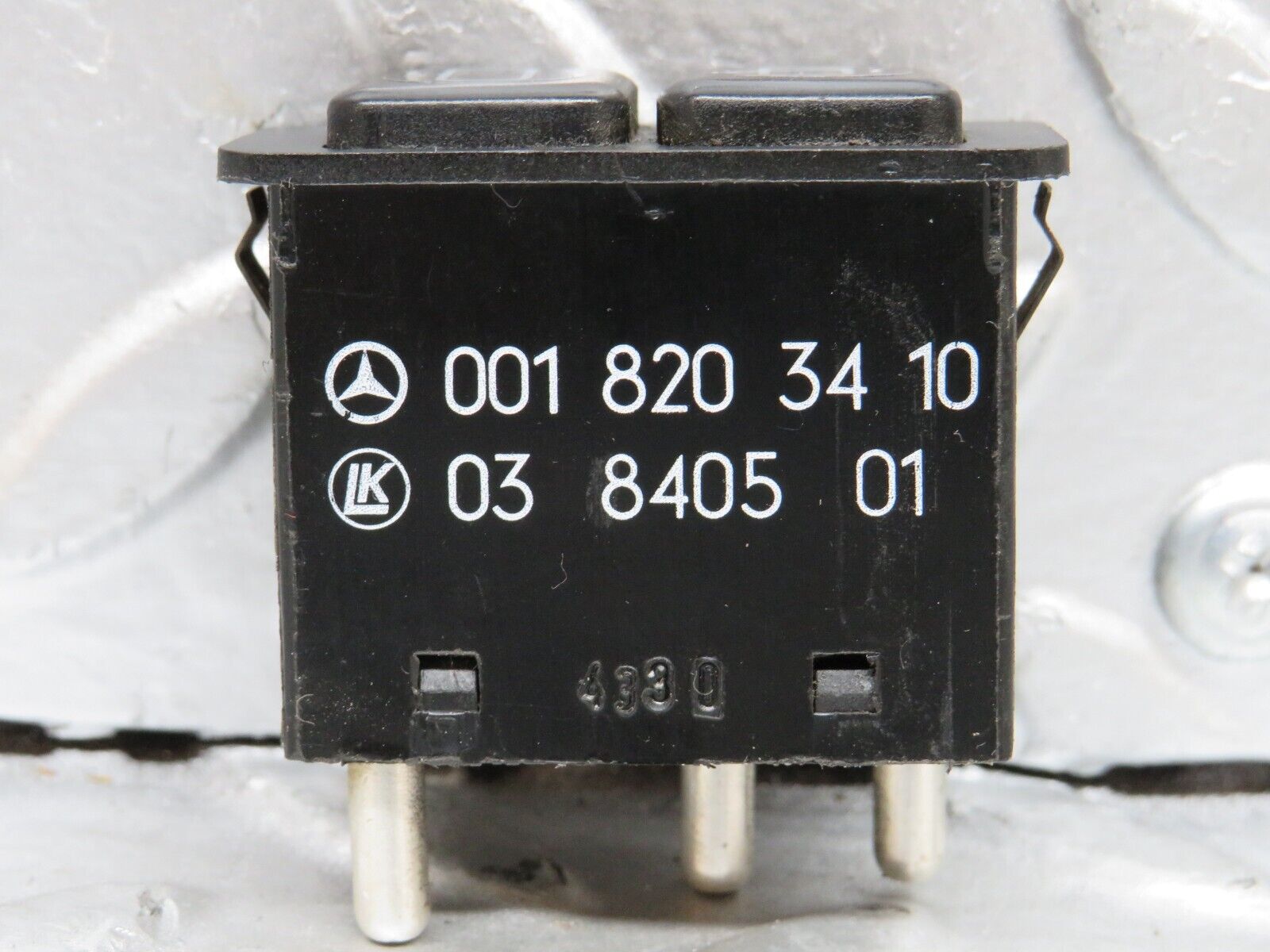 28322 Mercedes-Benz S123 240D Wagon Rear Wiper Control Switch 0018203410