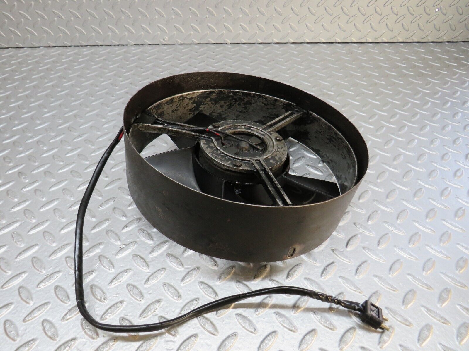 37596 Mercedes-Benz W109 300SEL Engine Cooling Fan