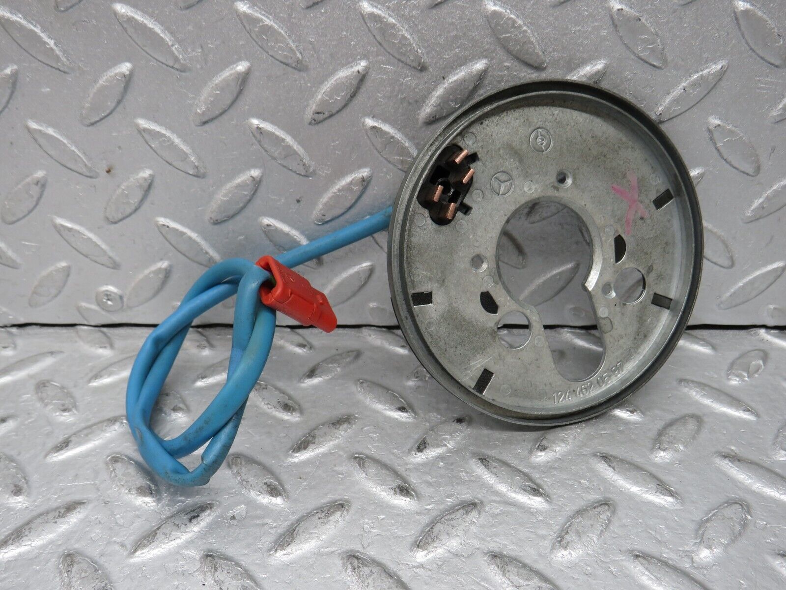 37926 Mercedes-Benz A124 320E Cabriolet Steering Wheel Contact Plate 1244620597