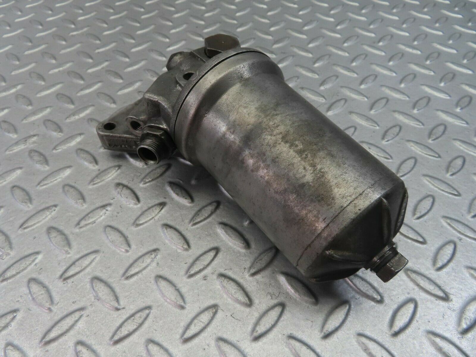 8502 Mercedes-Benz W108 Oil Filter Housing
