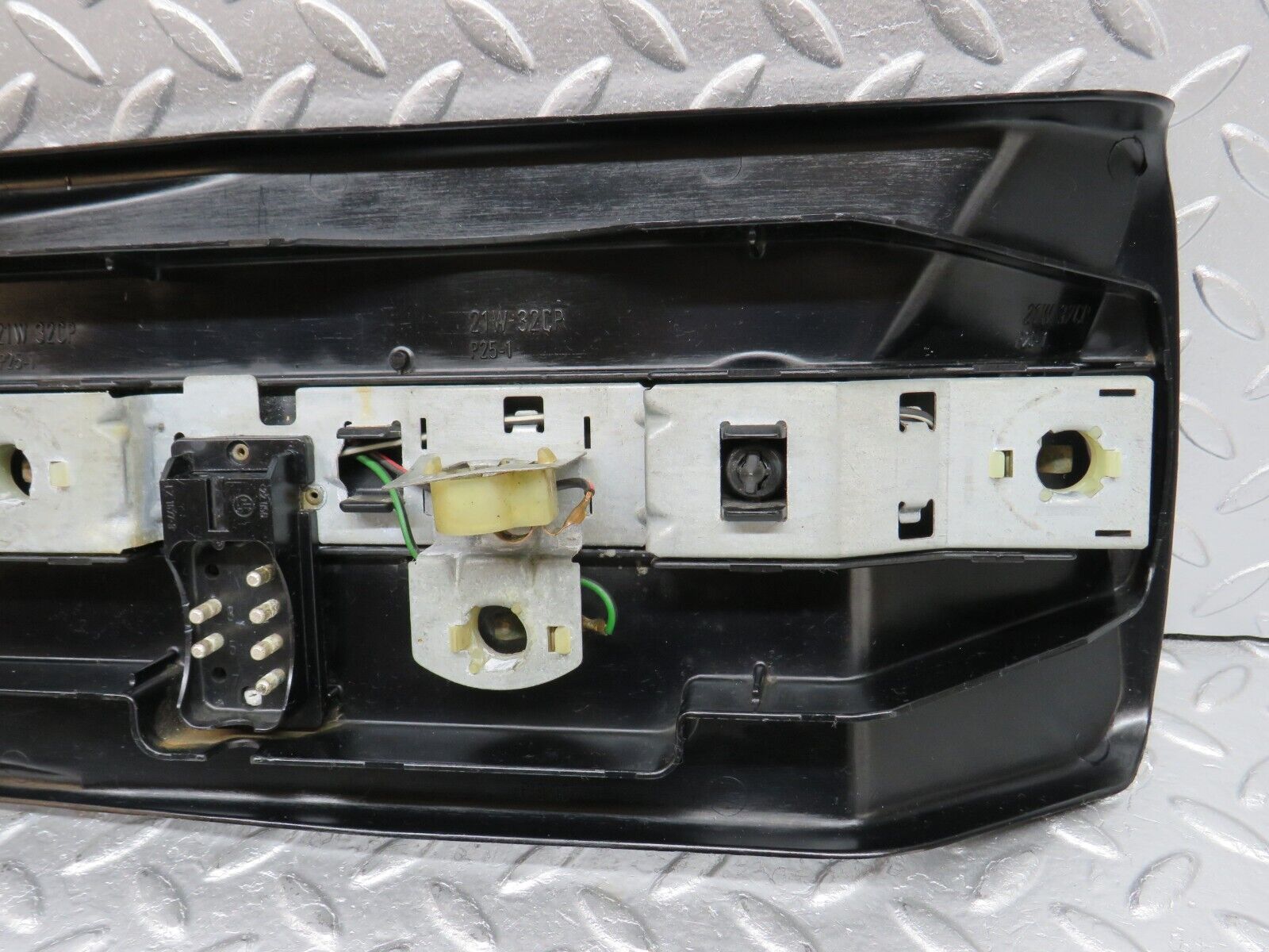 34282 Mercedes-Benz C126 380SEC Coupe Tail Light Bulb Holder Right 1268201064