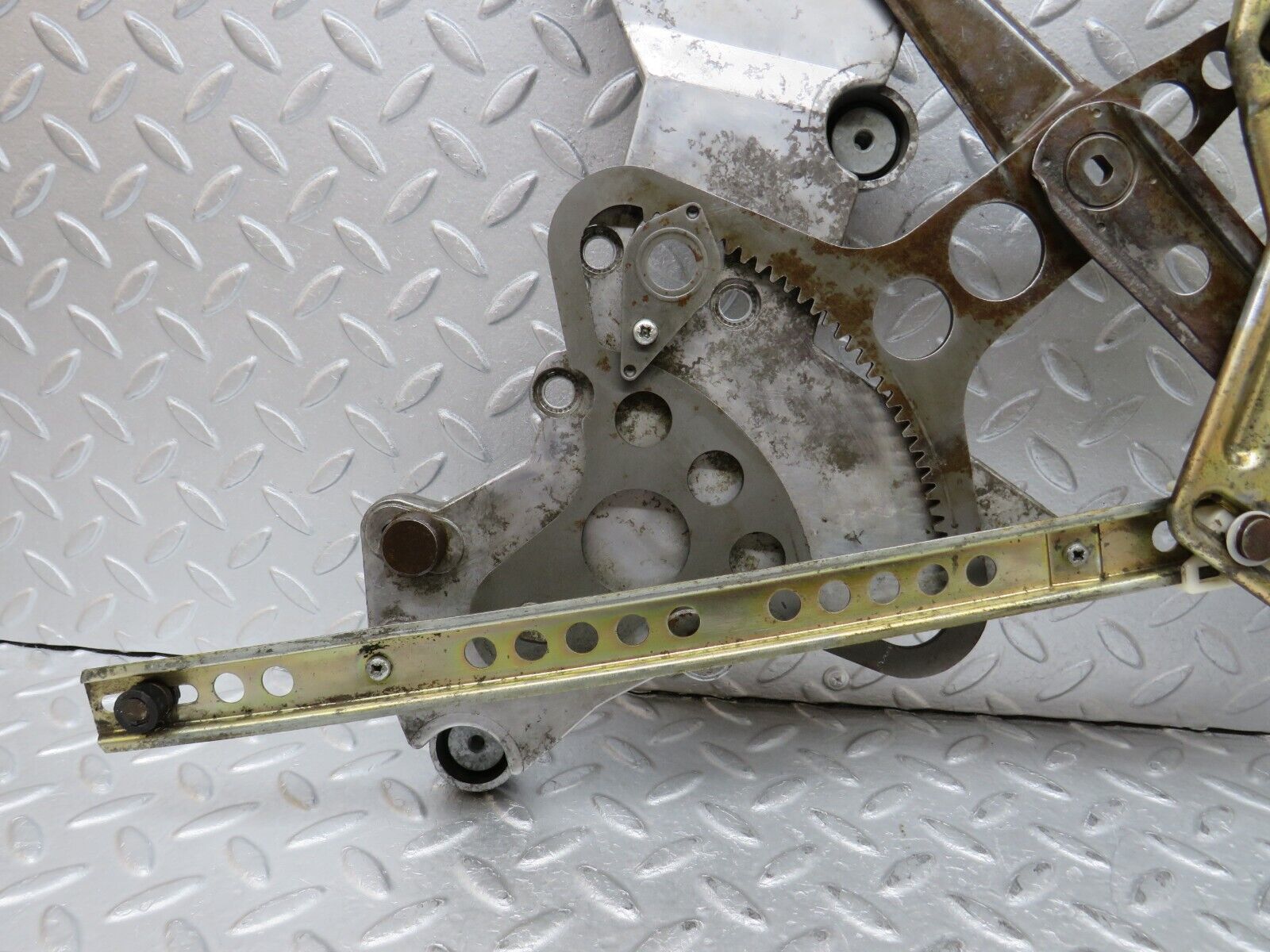 37122 Mercedes-Benz C126 420SEC Coupe Rear Right Window Regulator Mechanism