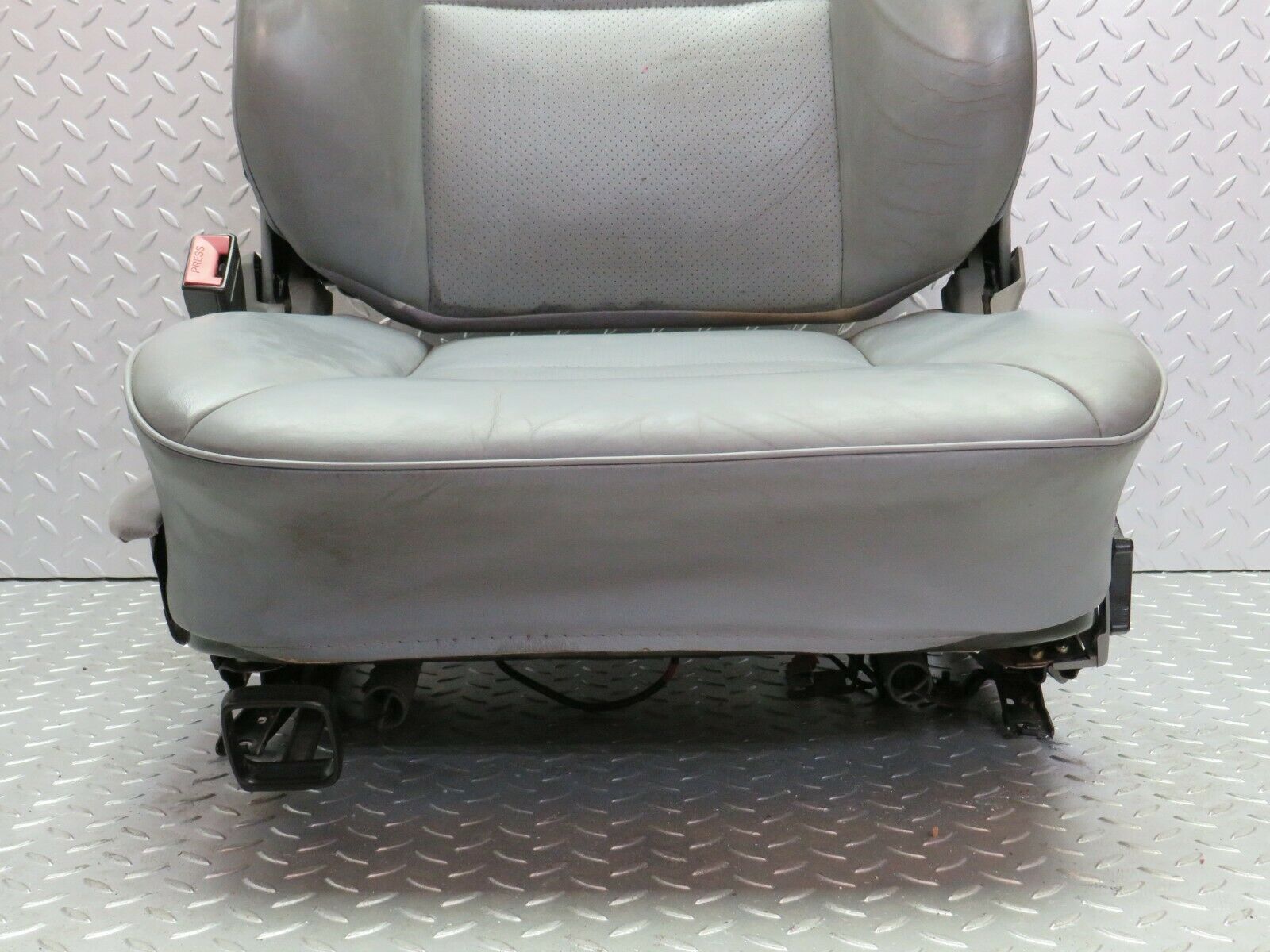 22383 Mercedes-Benz C124 E220 Coupe Front Left Seat Leather Grey 1249102350