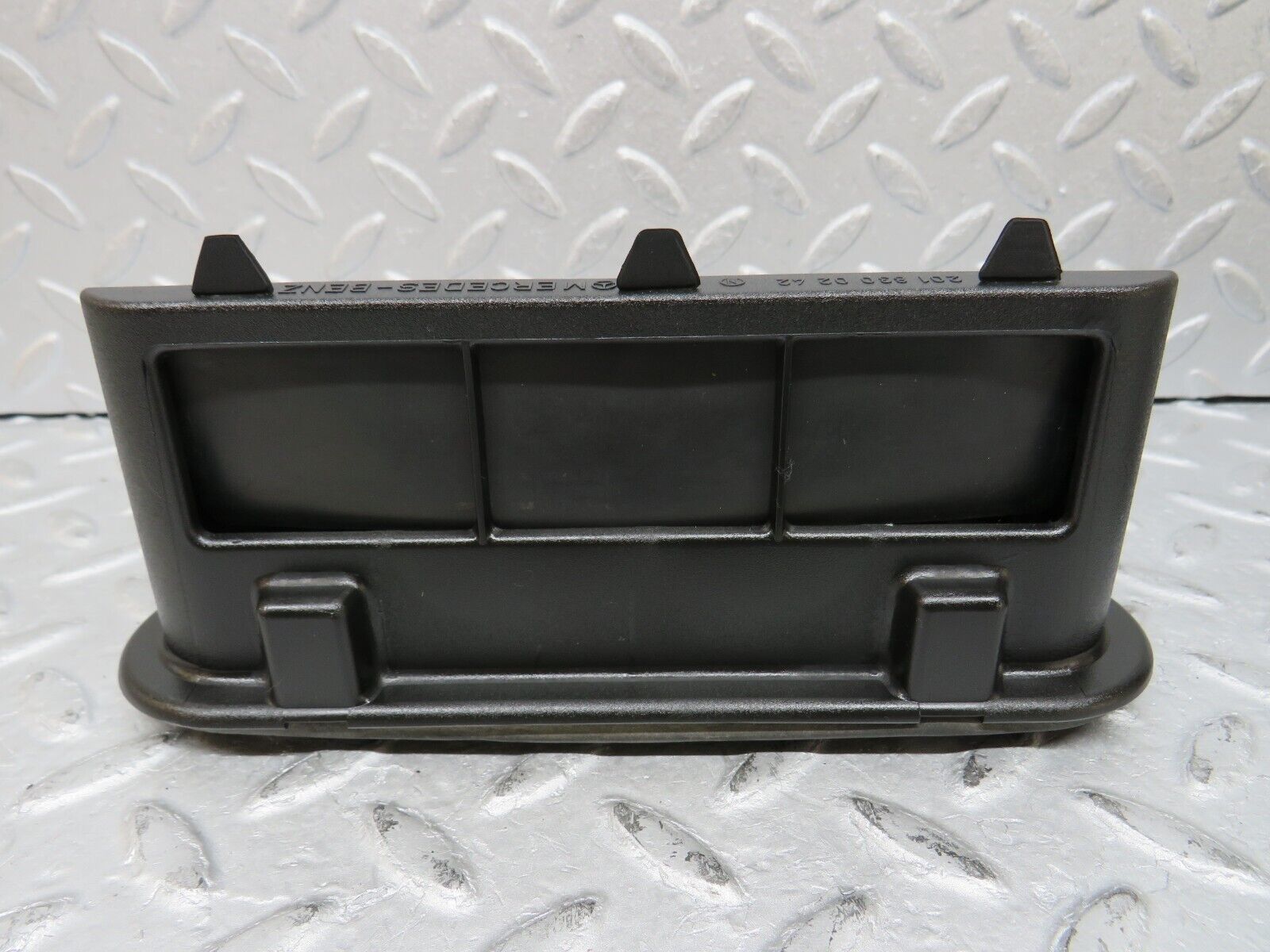 36465 Mercedes-Benz W201 190E 2.0L Trunk Breather Ventilation Valve 2x 2018300242