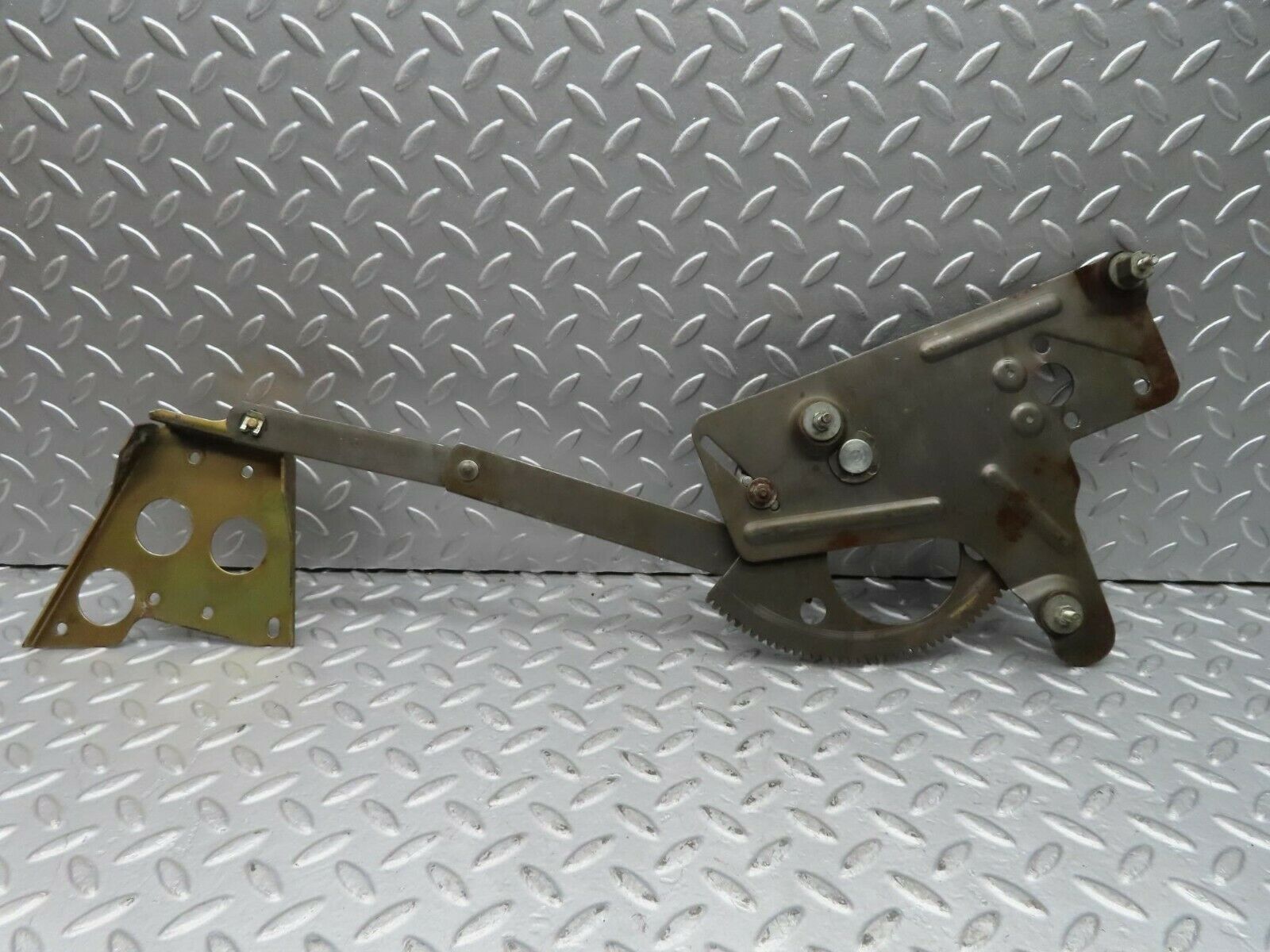 16641 Mercedes-Benz C107 380SLC Rear Left Power Window Regulator 1076700903