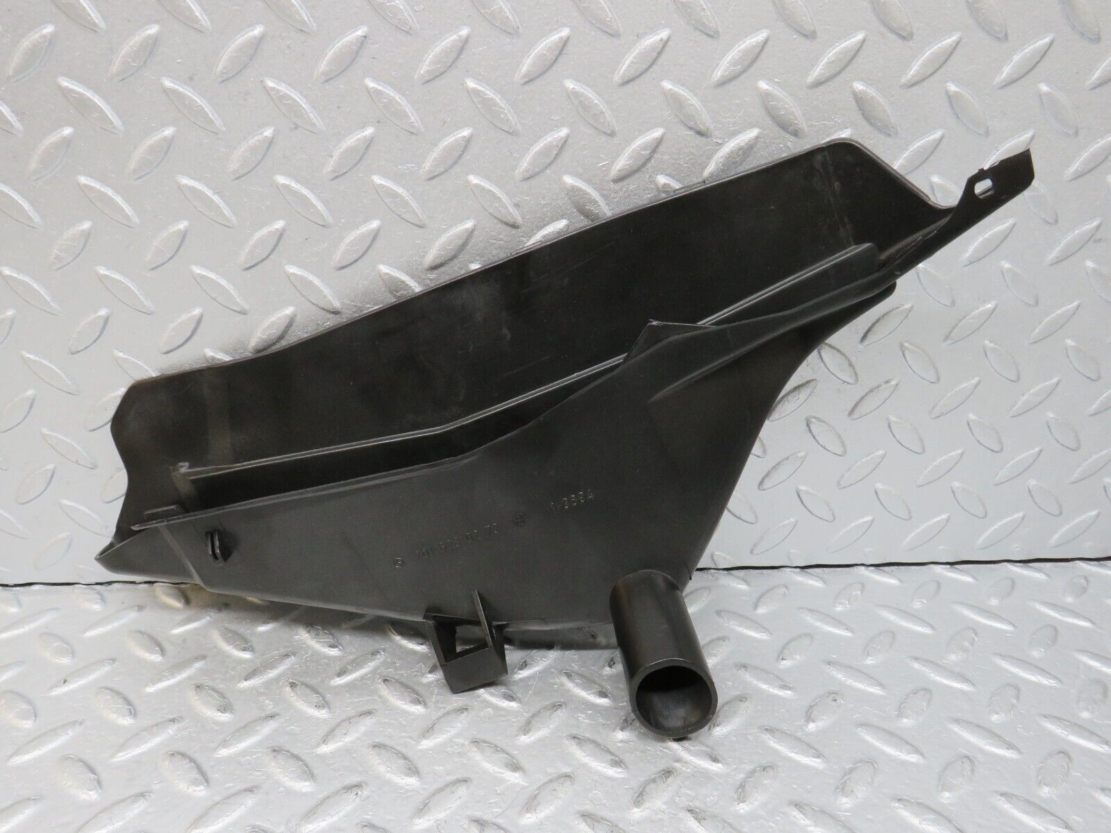 36660 Mercedes-Benz W201 190E 2.0L Front Right Rain Gutter Drain Channel 2016280273