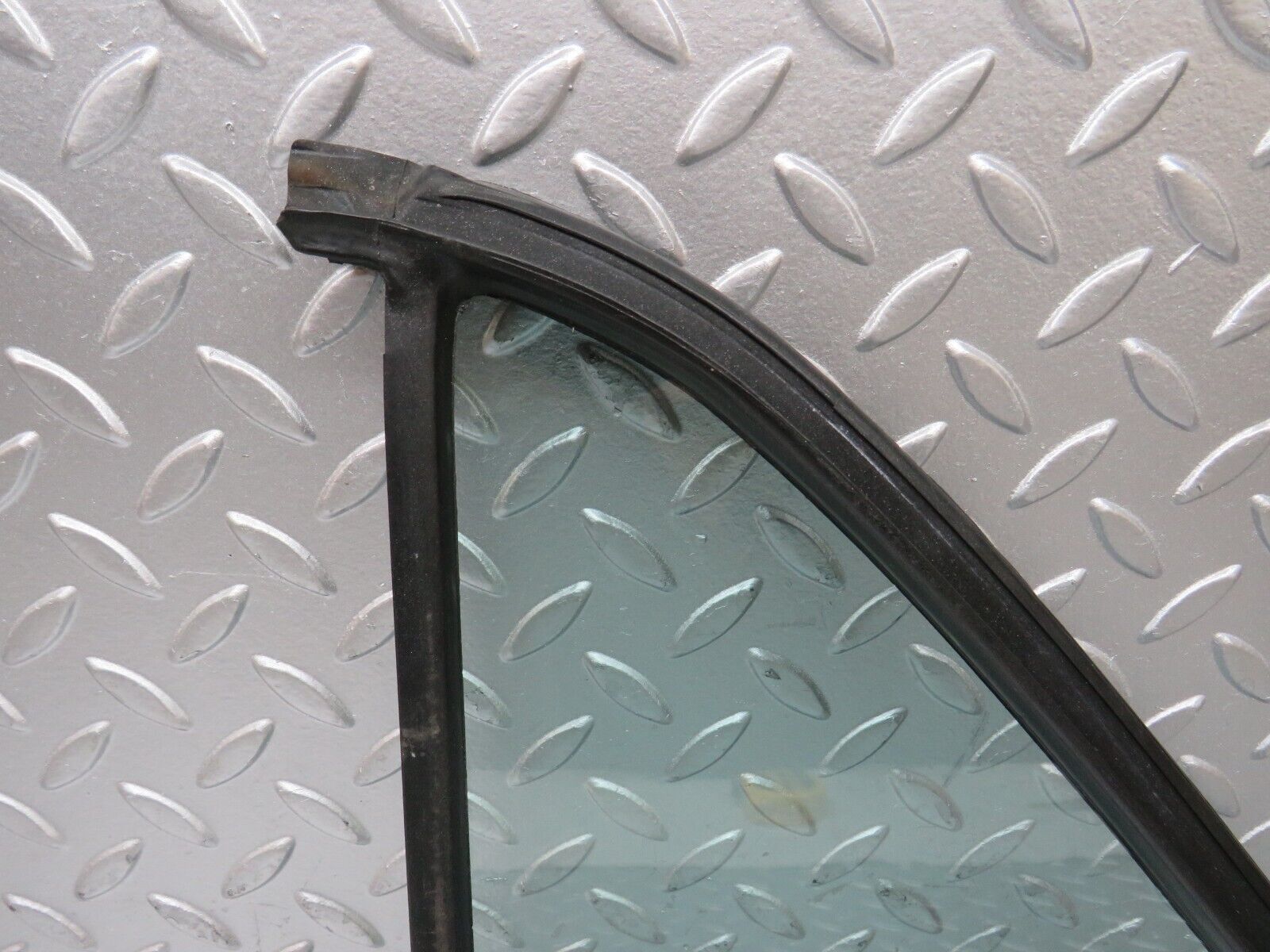 27890 Mercedes-Benz W123 280E Rear Left Quarter Window Glass