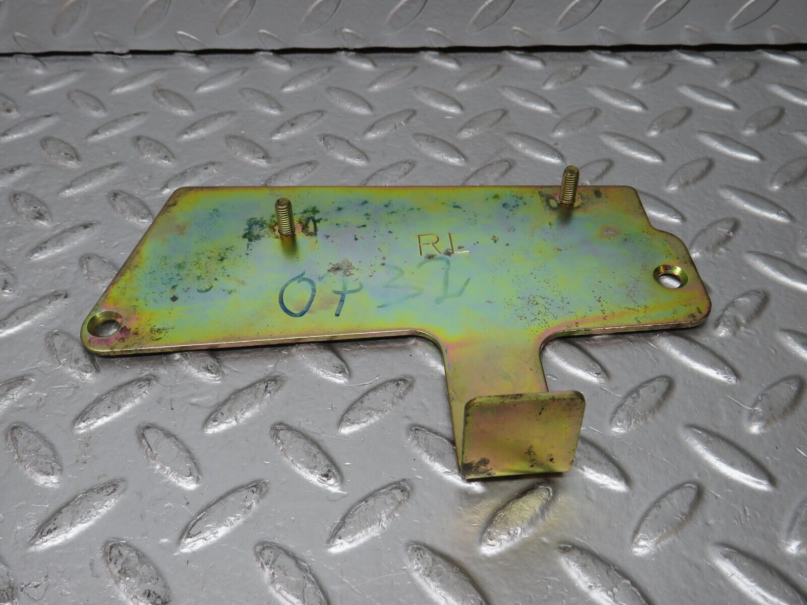 31270 Mercedes-Benz S124 220TE Wagon ECU Engine Control Unit Bracket