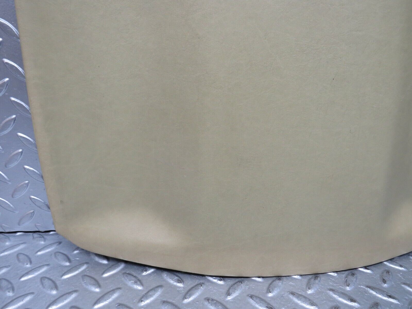 29792 Mercedes-Benz W123 230E Front Seat Rear Cover Beige