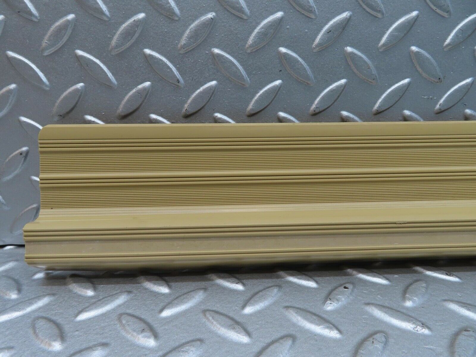 13483 Mercedes-Benz W123 200 Front Left Door Sill