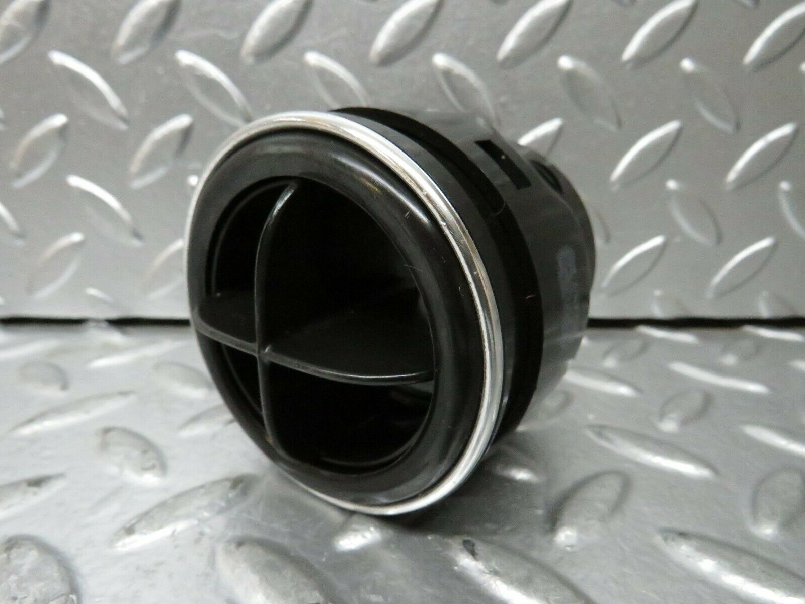 23774 Mercedes-Benz C107 450SLC Coupe Dashboard Air Vent