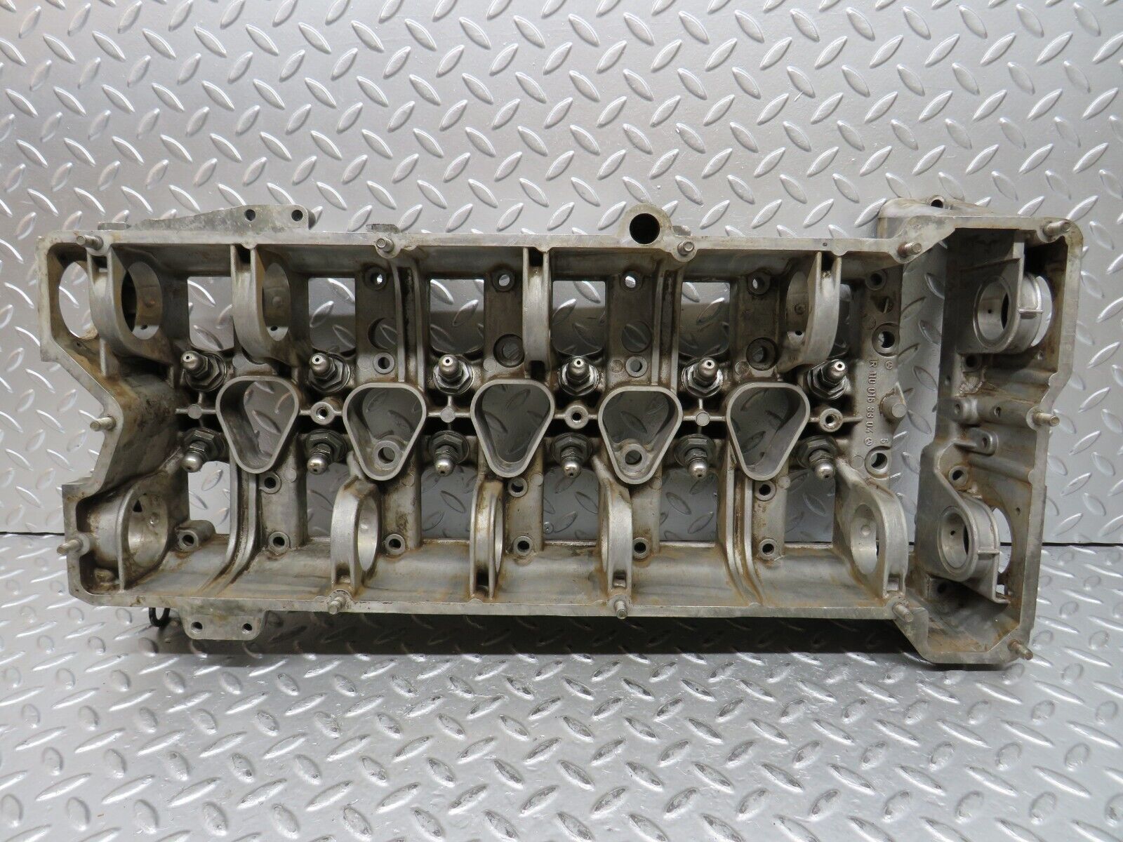 28046 Mercedes-Benz W123 280E Camshaft Bearing Casing 1100163304