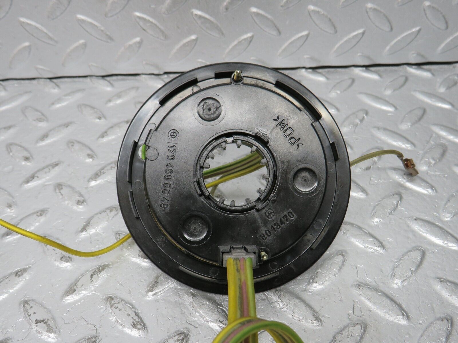 39475 Mercedes-Benz R129 320SL Coupe Steering Wheel Contact Plate 1704600049