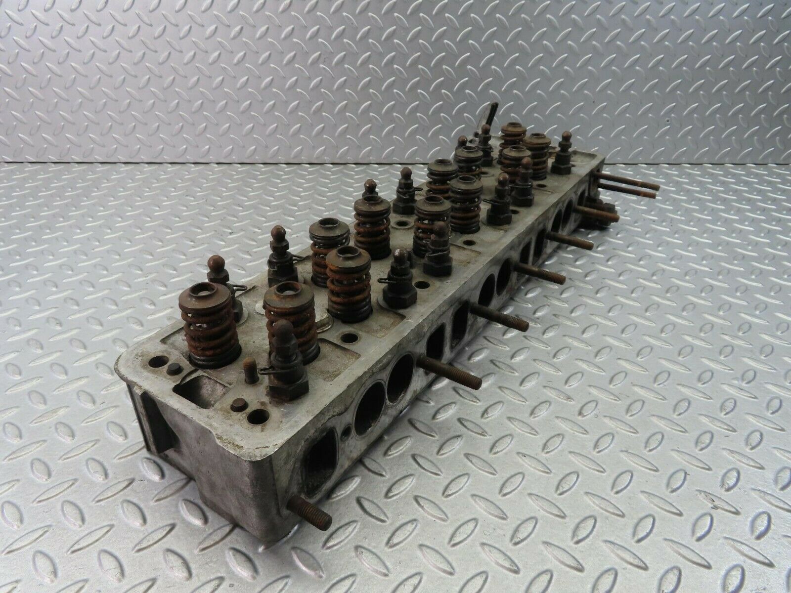8558 Mercedes-Benz W111 Cylinder Head 1800162901