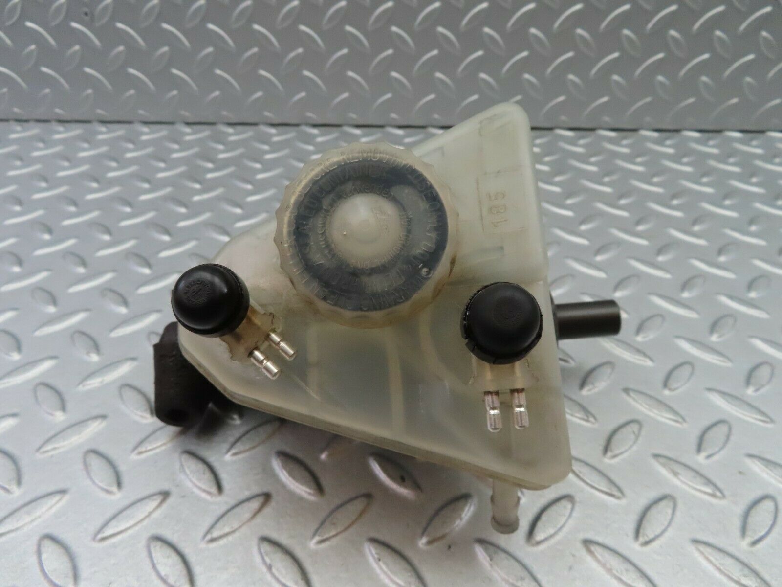 6316 Mercedes-Benz W126 380SE Master Cylinder With Reservoir