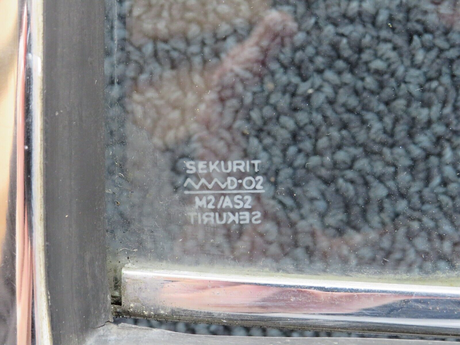 40501 Mercedes-Benz W110 230 Front Left Quarter Window