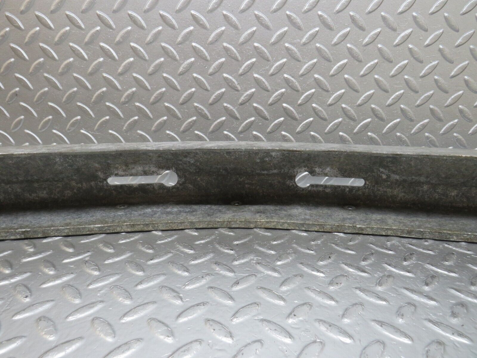 34463 Mercedes-Benz C126 380SEC Coupe Front Bumper Bracket 1268850101