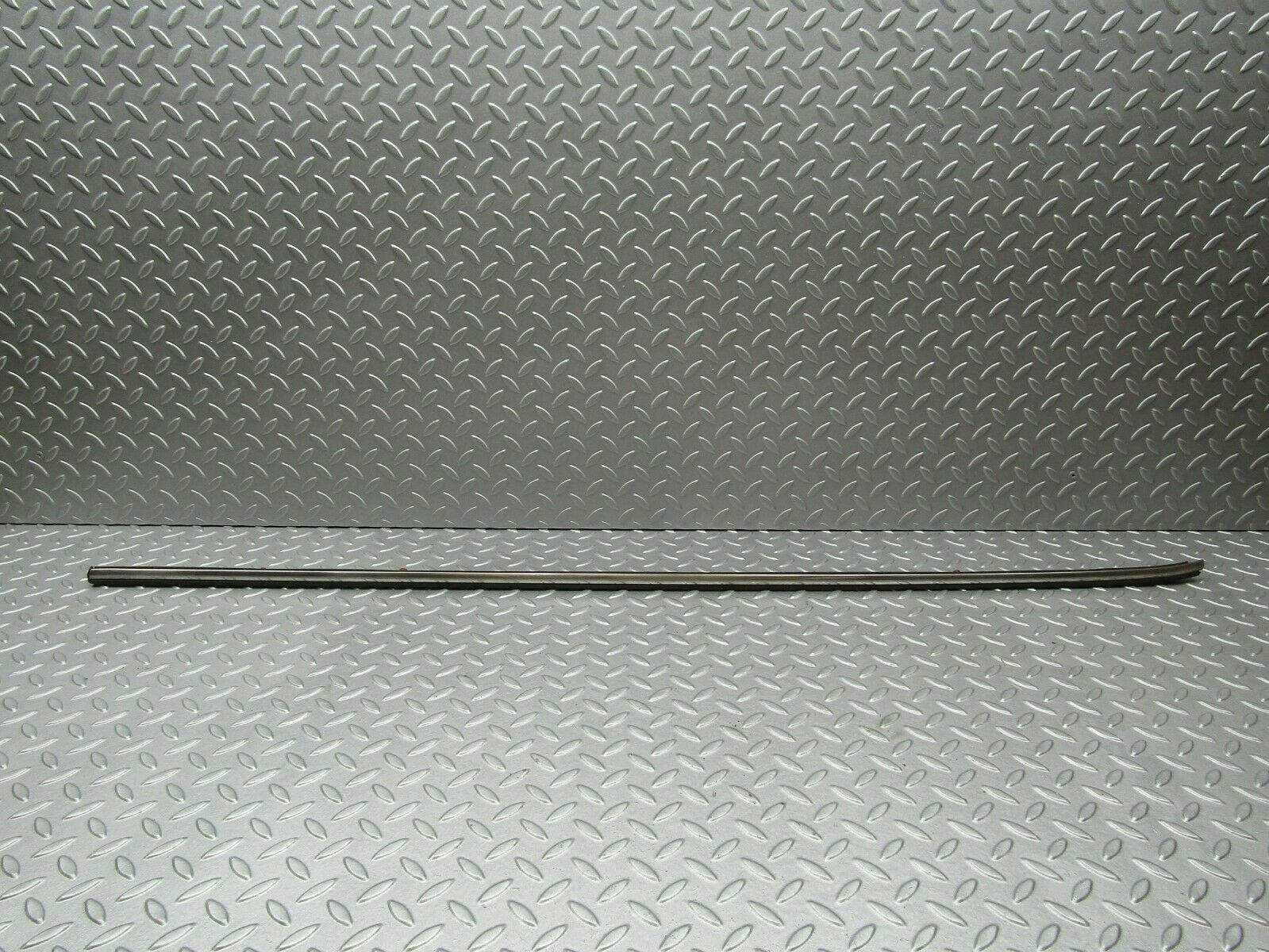 3340 Mercedes-Benz W115 220D Centre Fender Wing Chrome Trim Front Left