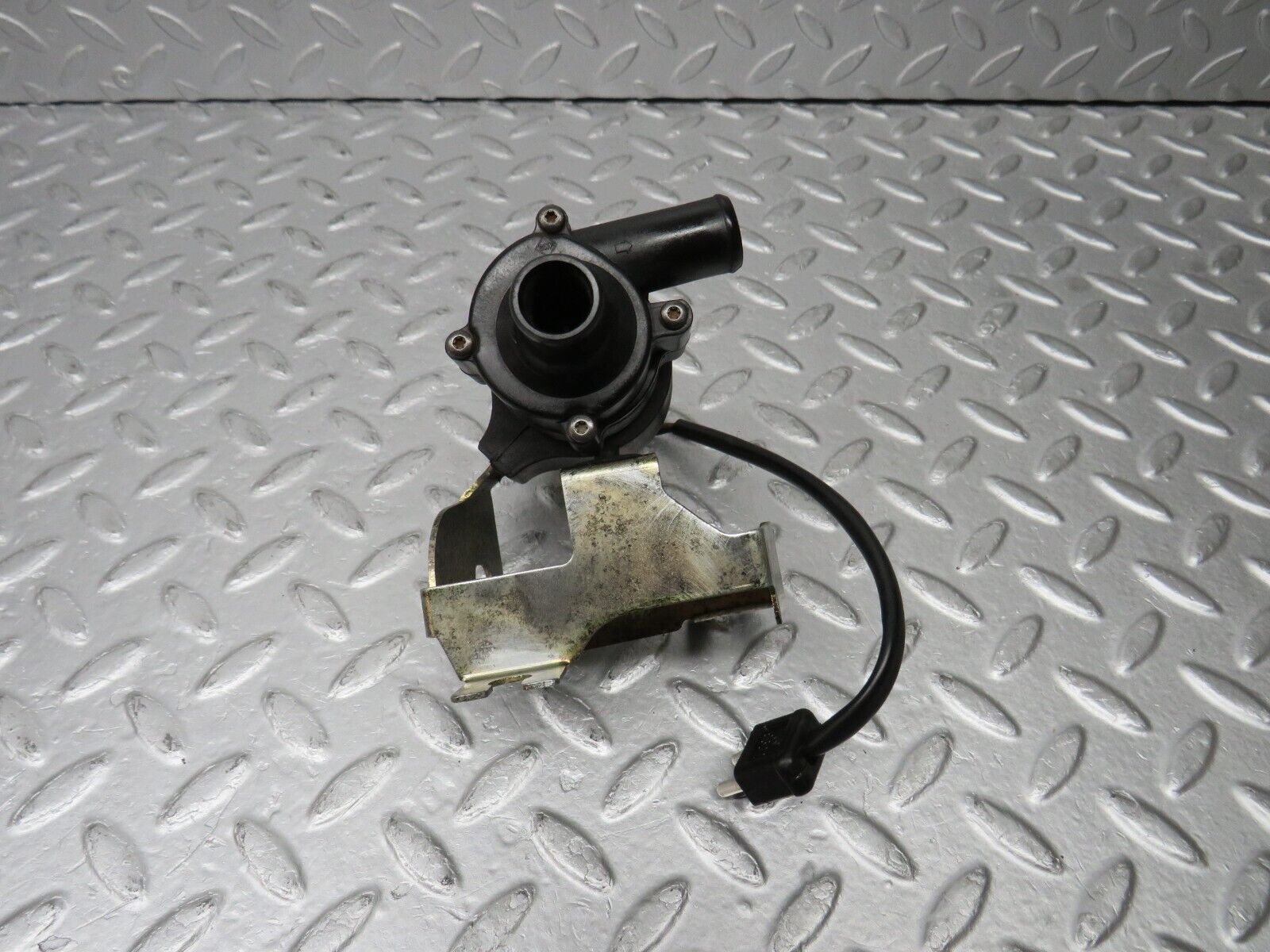 38406 Mercedes-Benz R129 280SL Coupe Heating Water Pump 0018351064