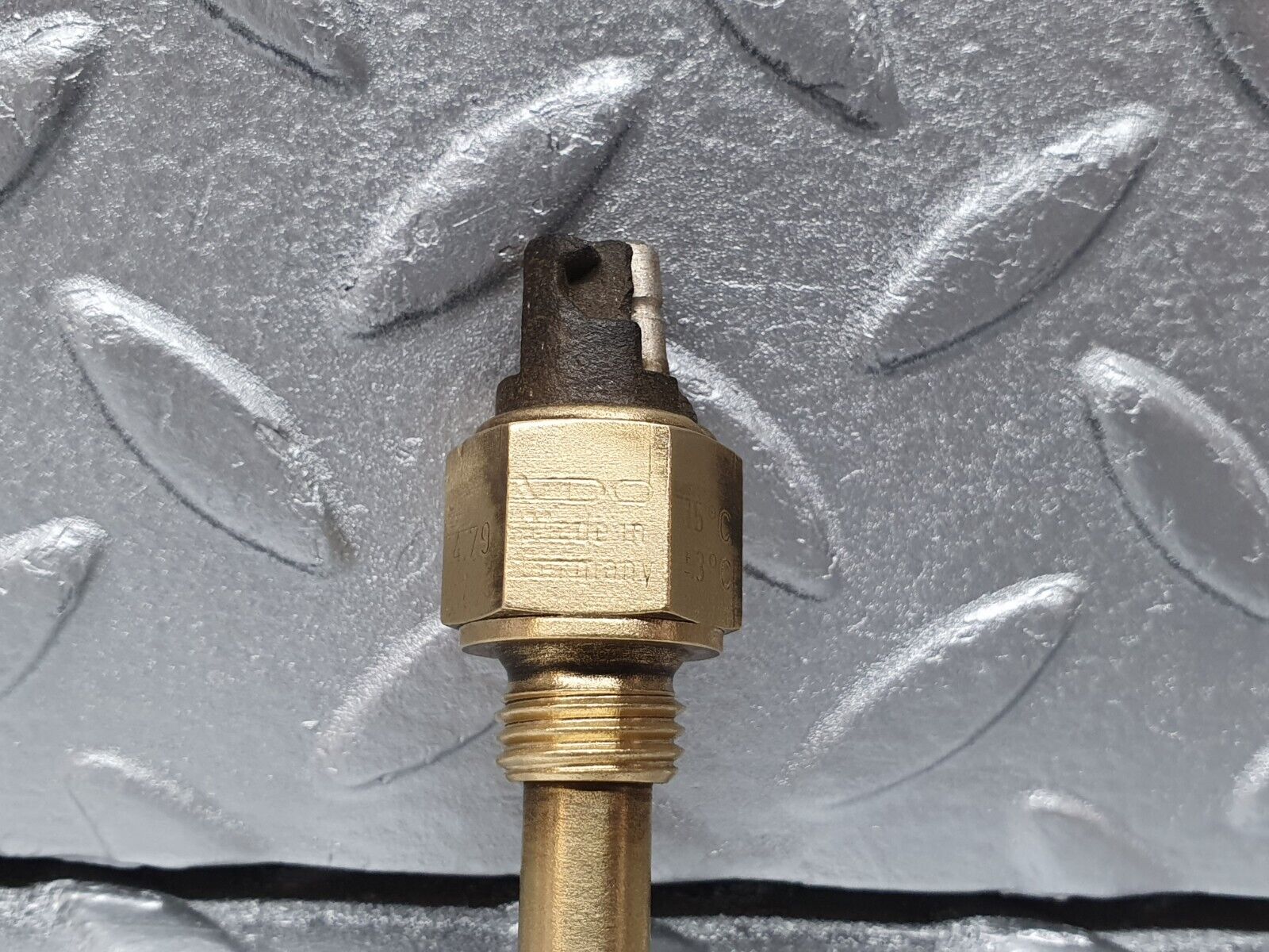 41326 Mercedes-Benz C107 450SLC Coupe Temperature Sensor VDO